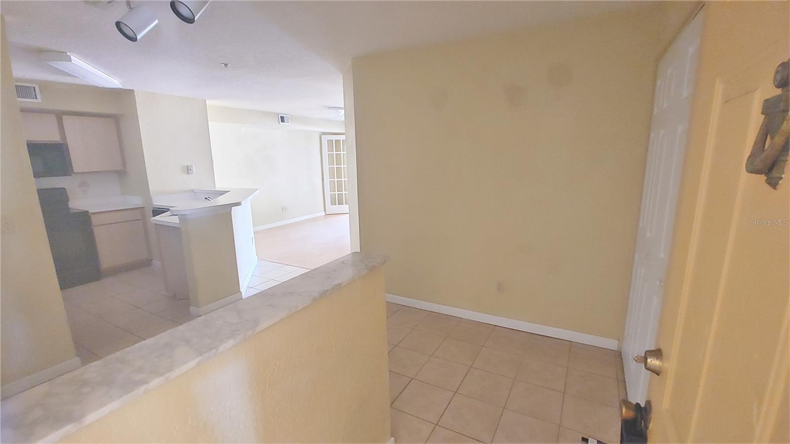 Image 9 of 24 For 822 Camargo Way 210