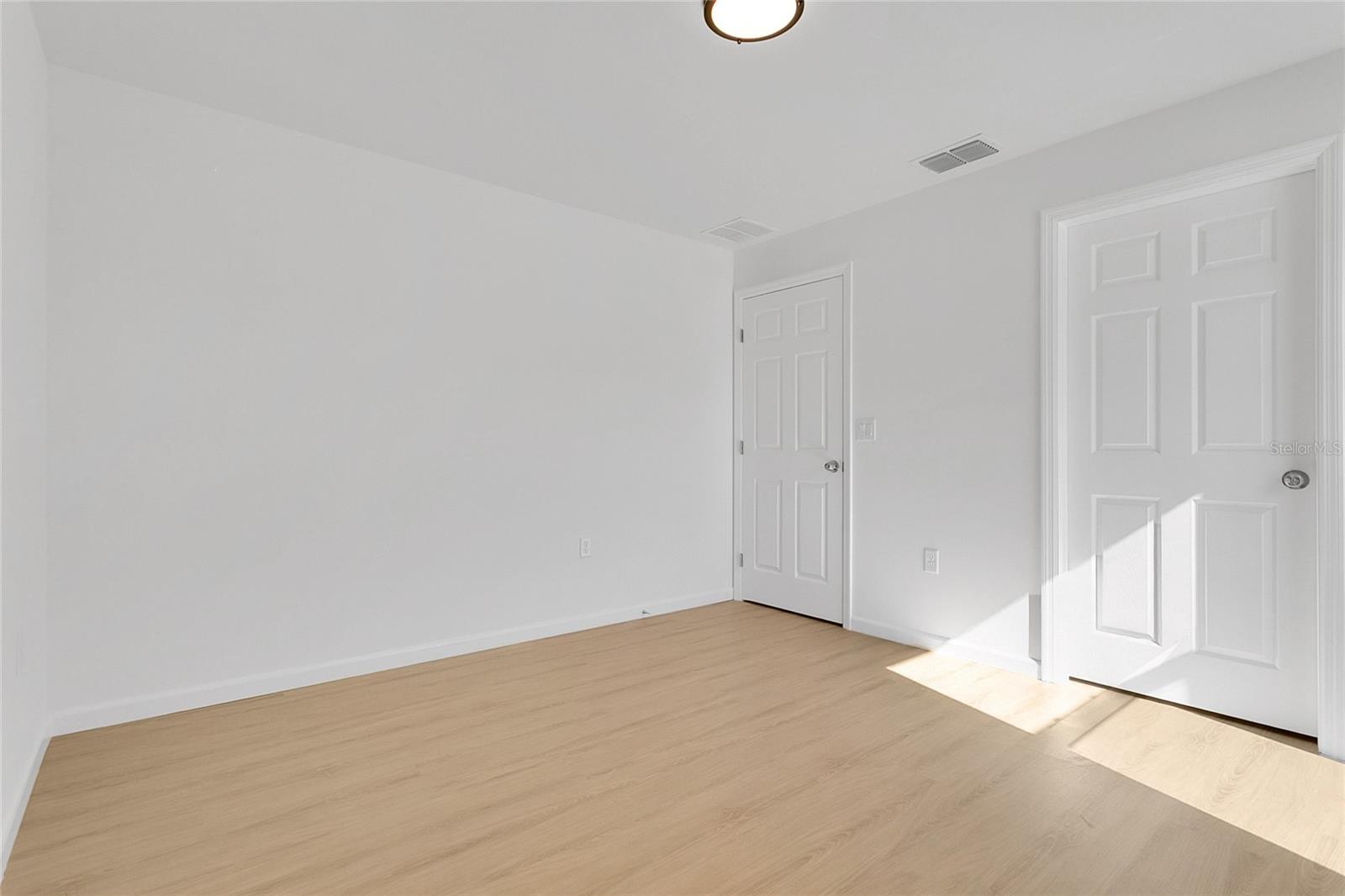 Image 11 of 26 For 17061 30th Avenue Road