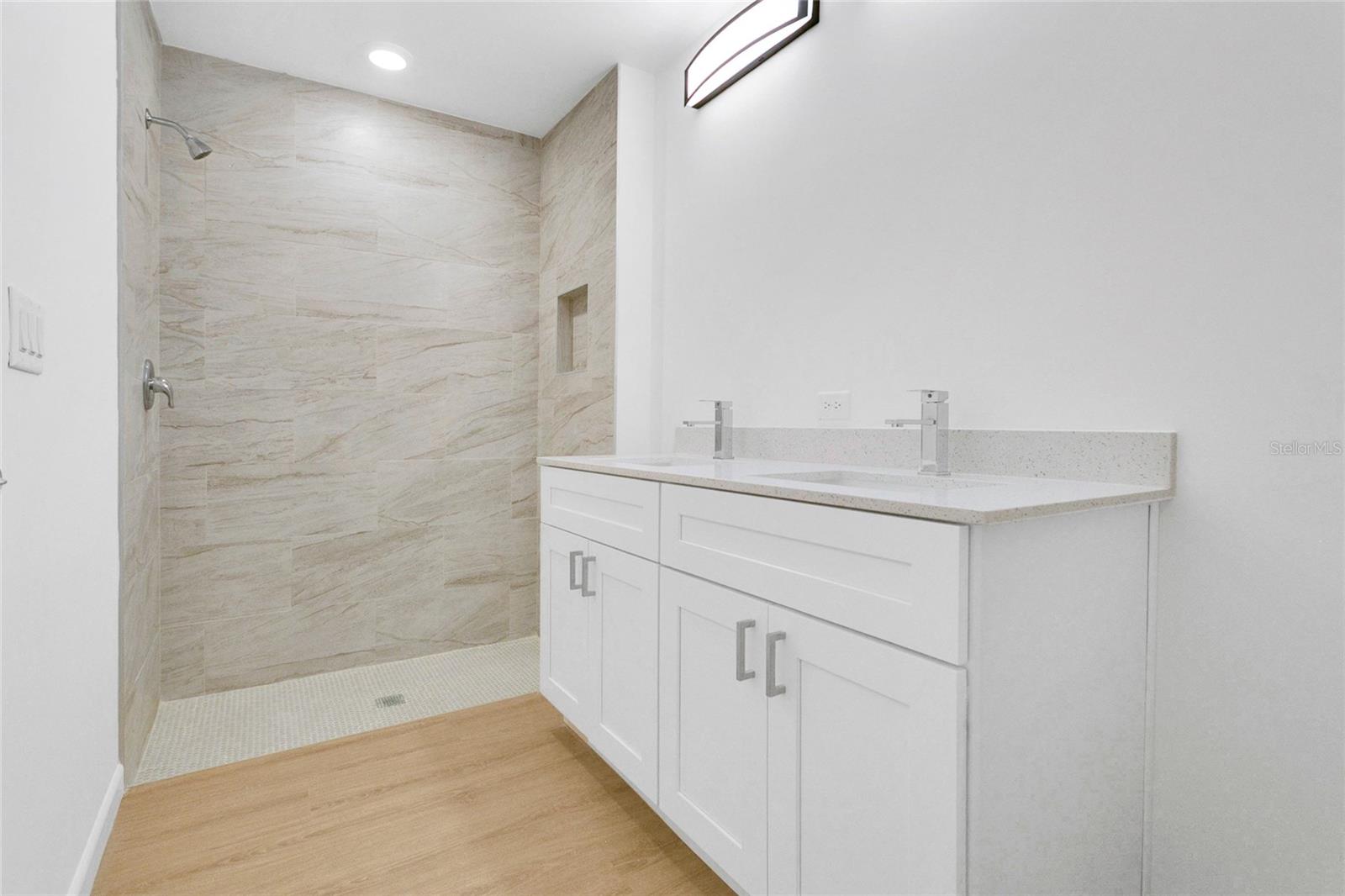 Image 15 of 26 For 17061 30th Avenue Road