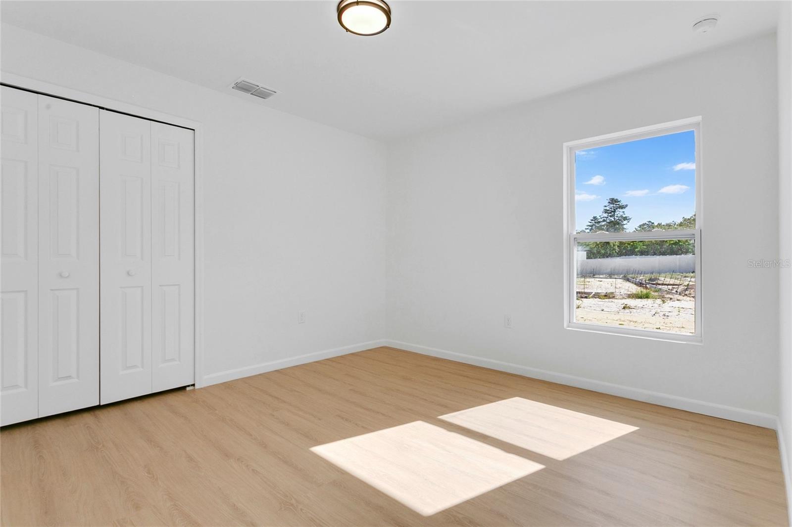 Image 16 of 26 For 17061 30th Avenue Road