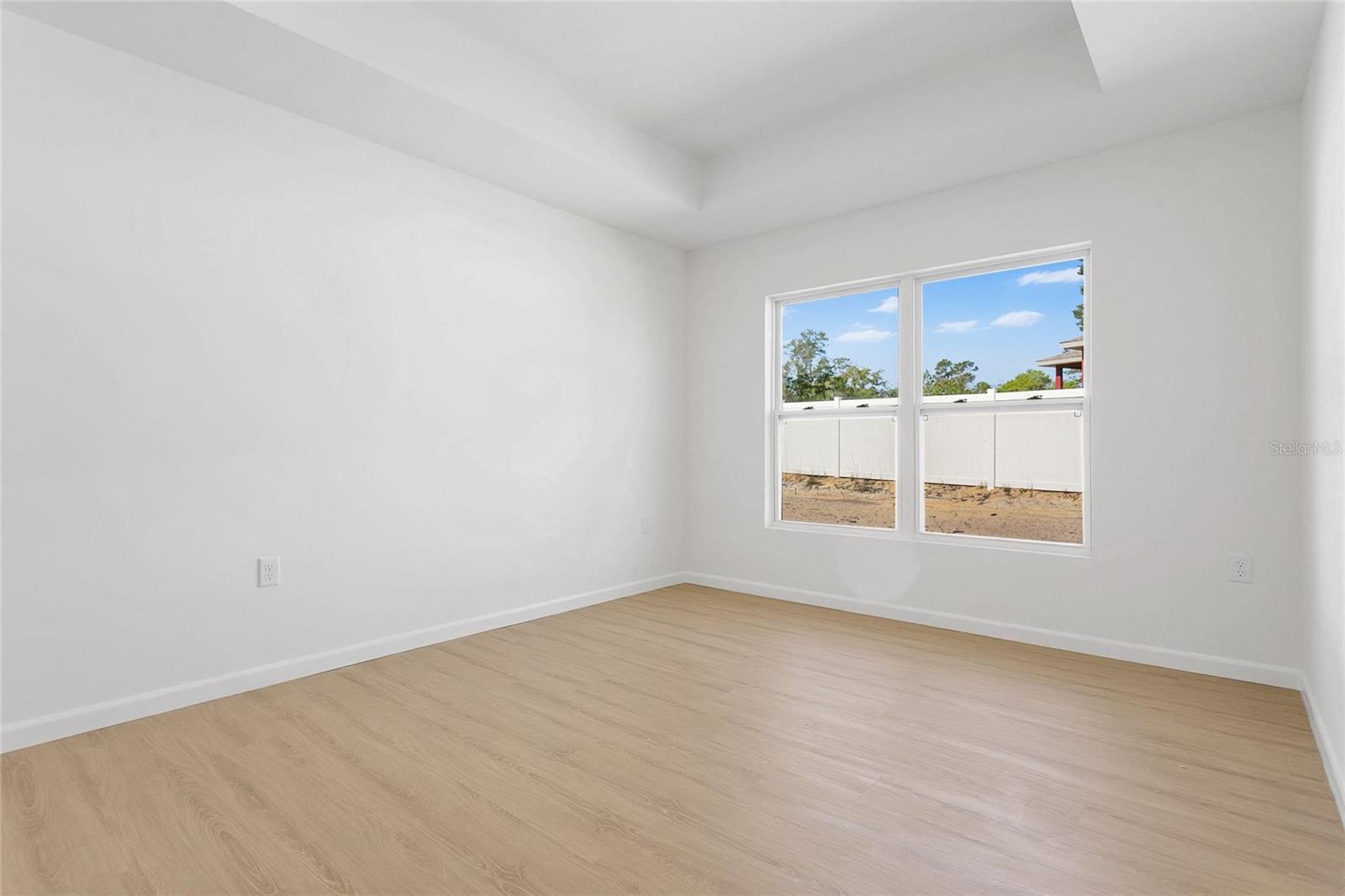 Image 17 of 26 For 17061 30th Avenue Road