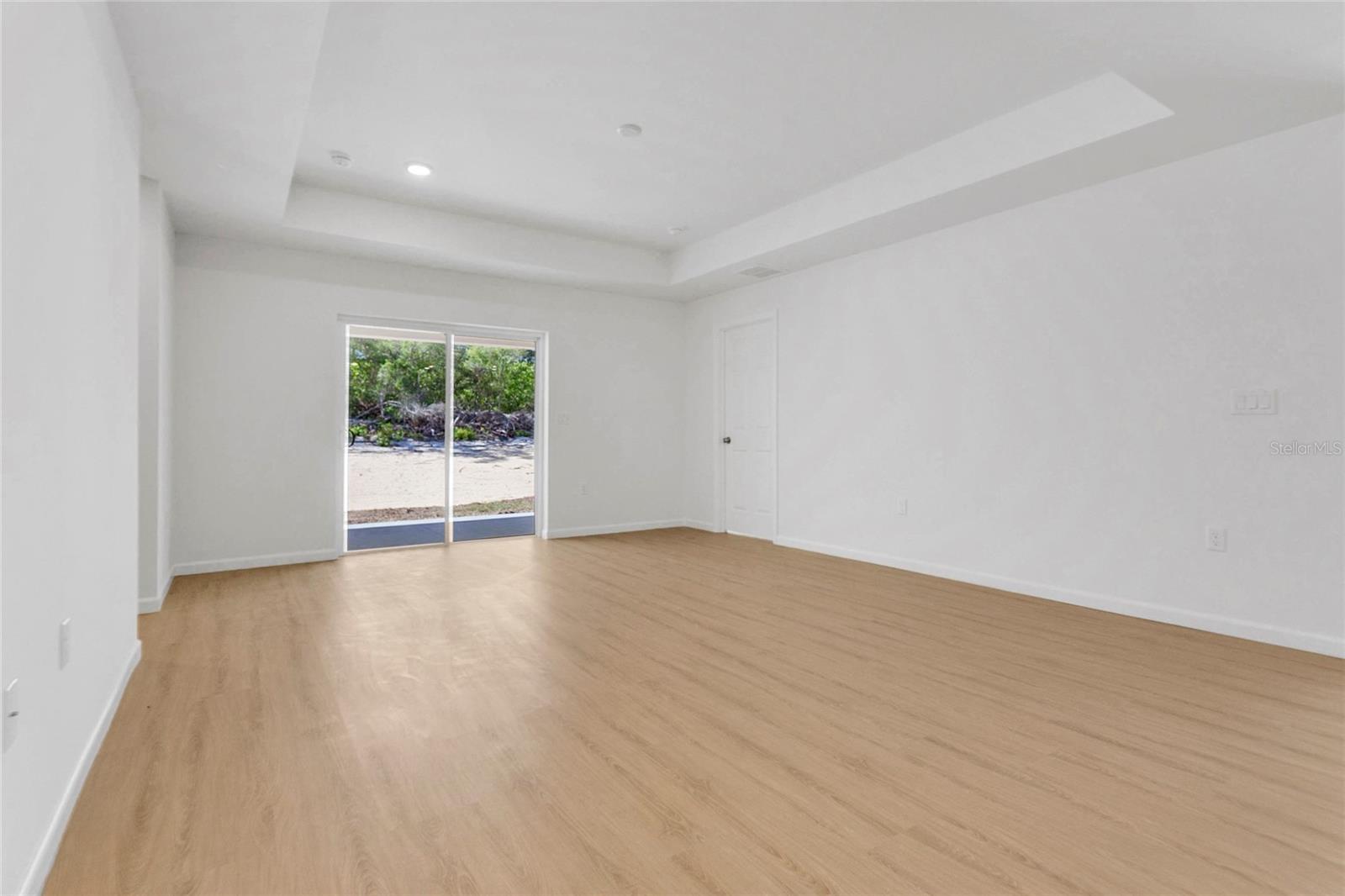 Image 6 of 26 For 17061 30th Avenue Road