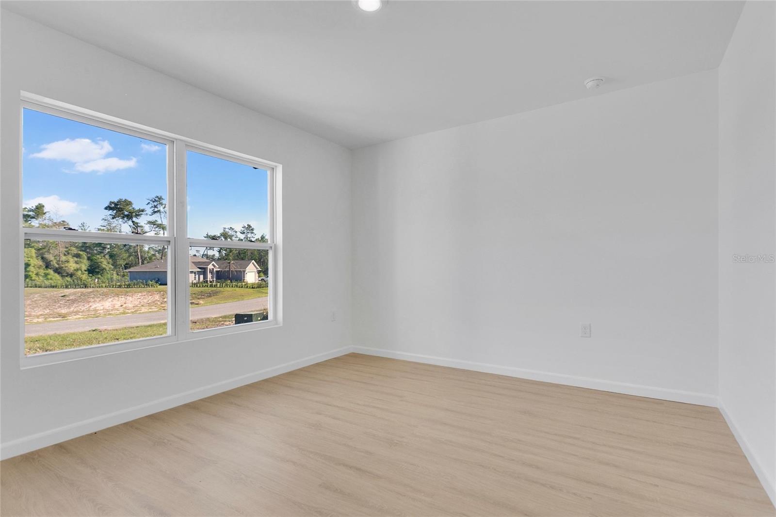 Image 7 of 26 For 17061 30th Avenue Road