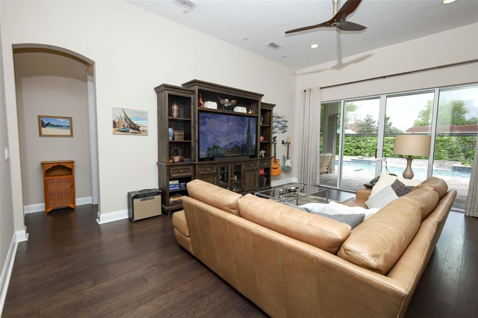 Image 22 of 78 For 203 Vine Street