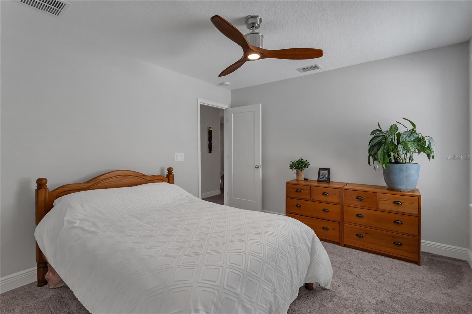 Image 27 of 51 For 6166 Hamlin Reserve Boulevard