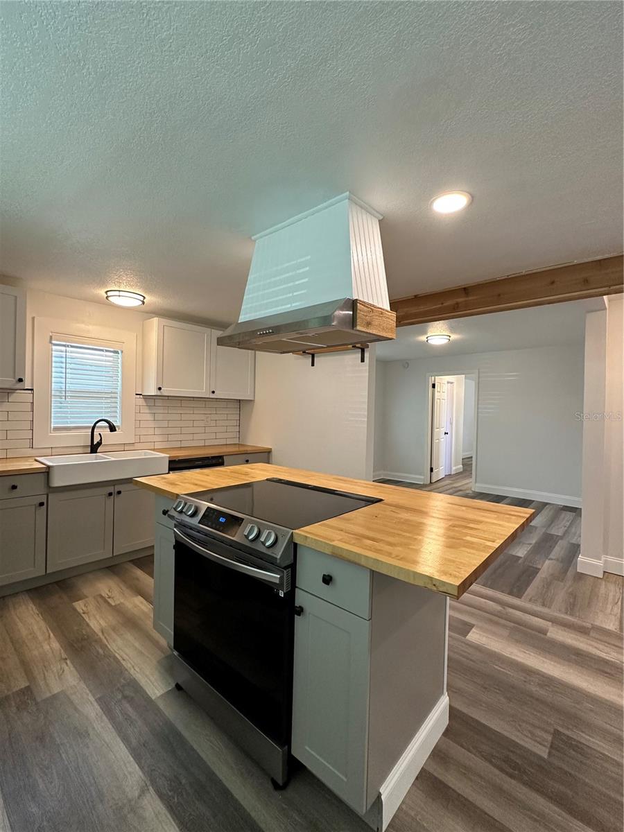 Image 29 of 44 For 4713 Thorpe Avenue