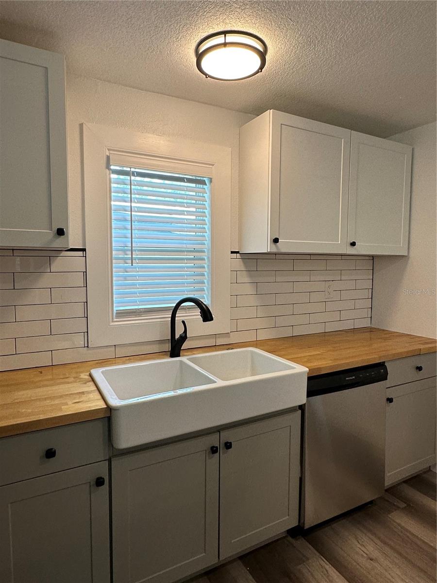 Image 31 of 44 For 4713 Thorpe Avenue