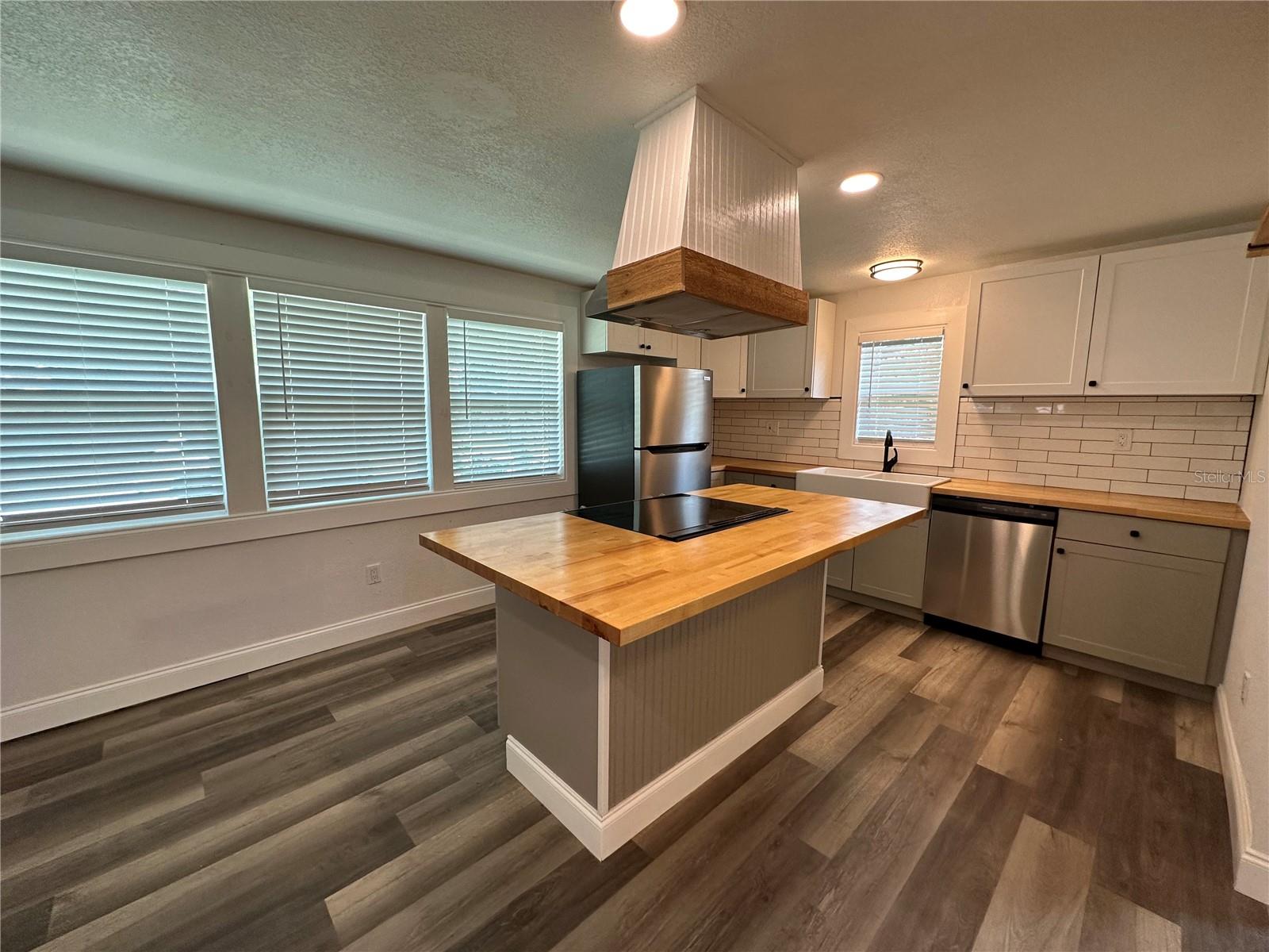 Image 4 of 44 For 4713 Thorpe Avenue