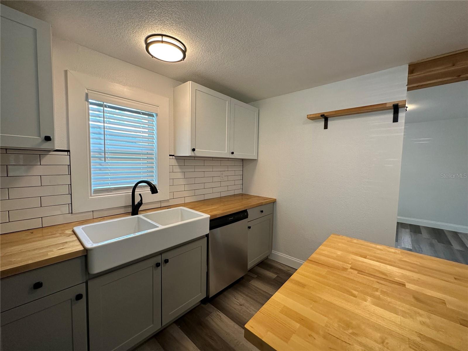 Image 5 of 44 For 4713 Thorpe Avenue