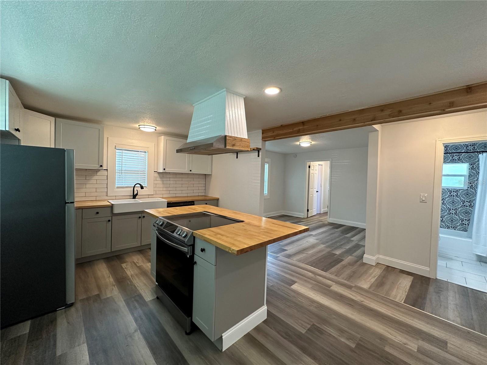 Image 6 of 44 For 4713 Thorpe Avenue