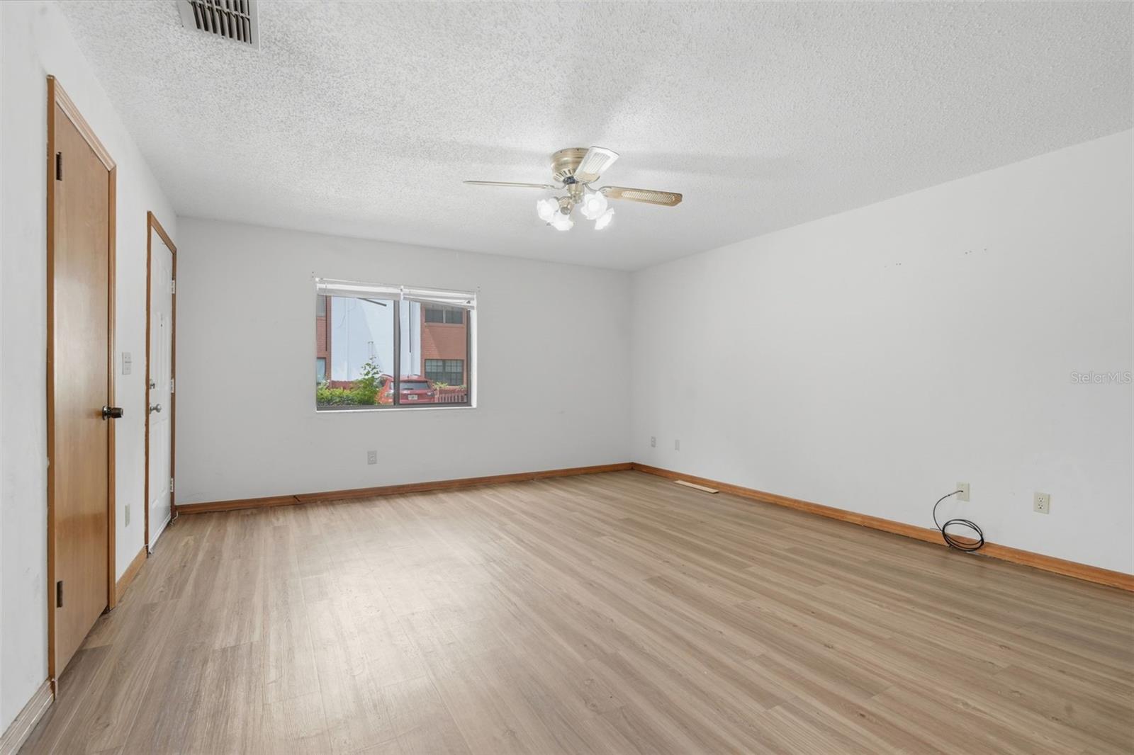 Image 11 of 29 For 910 Big Tree Road 202