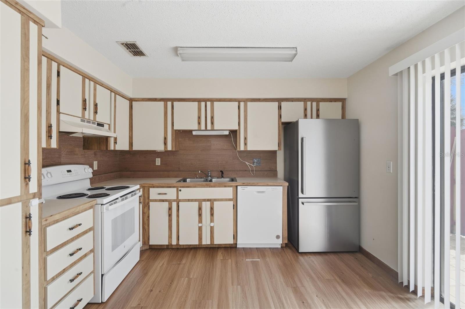 Image 12 of 29 For 910 Big Tree Road 202