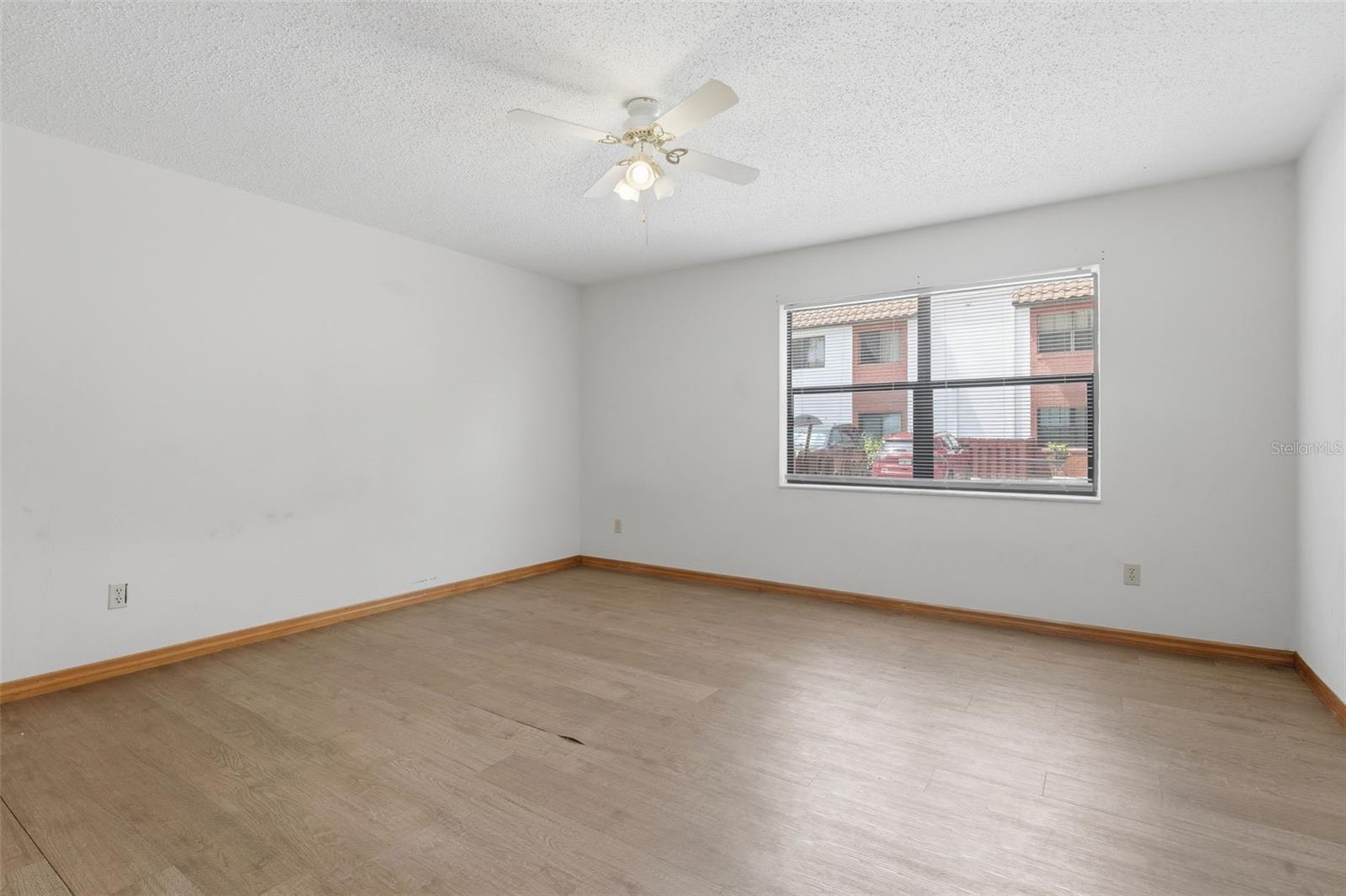 Image 22 of 29 For 910 Big Tree Road 202