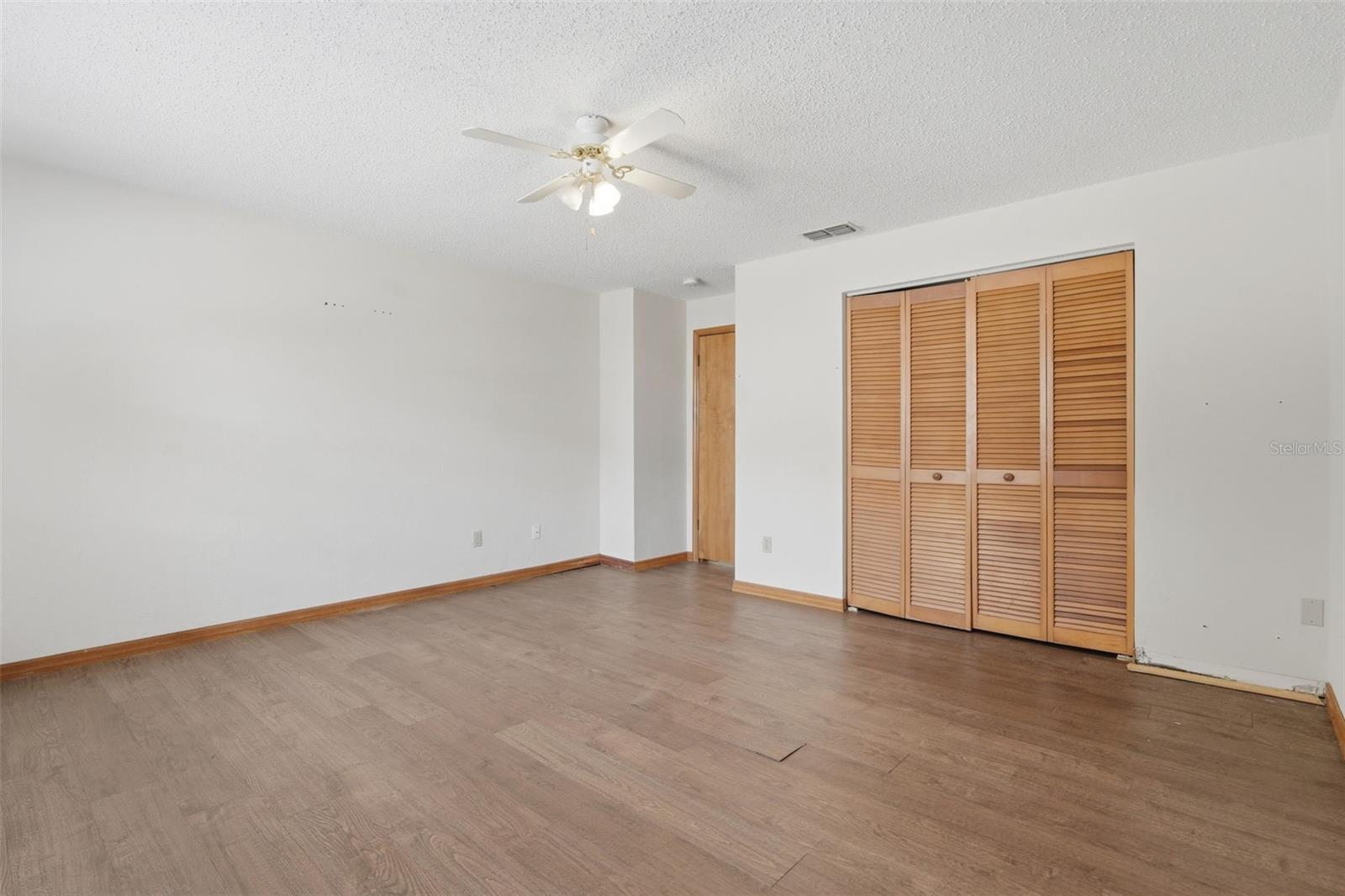 Image 23 of 29 For 910 Big Tree Road 202