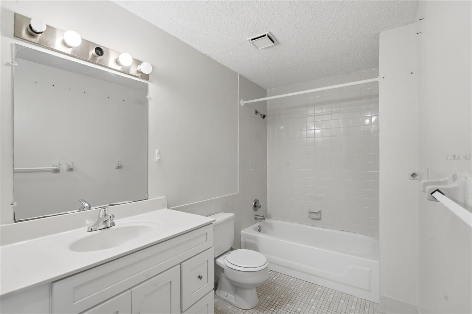 Image 24 of 29 For 910 Big Tree Road 202