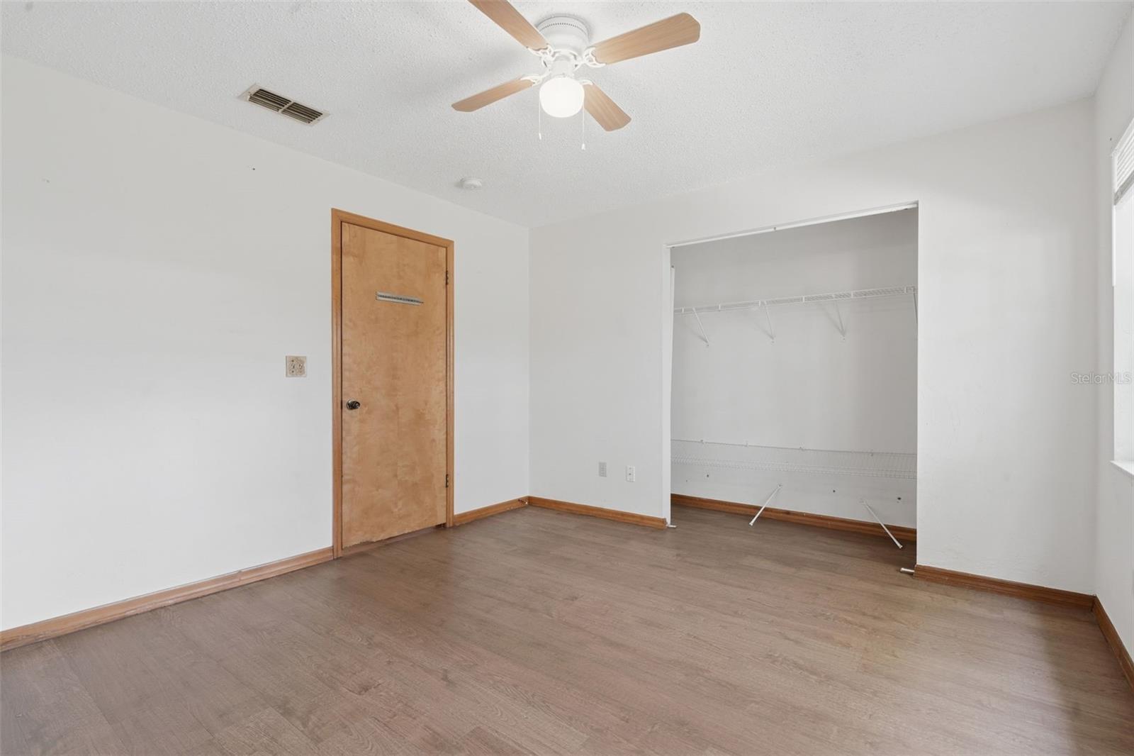 Image 26 of 29 For 910 Big Tree Road 202