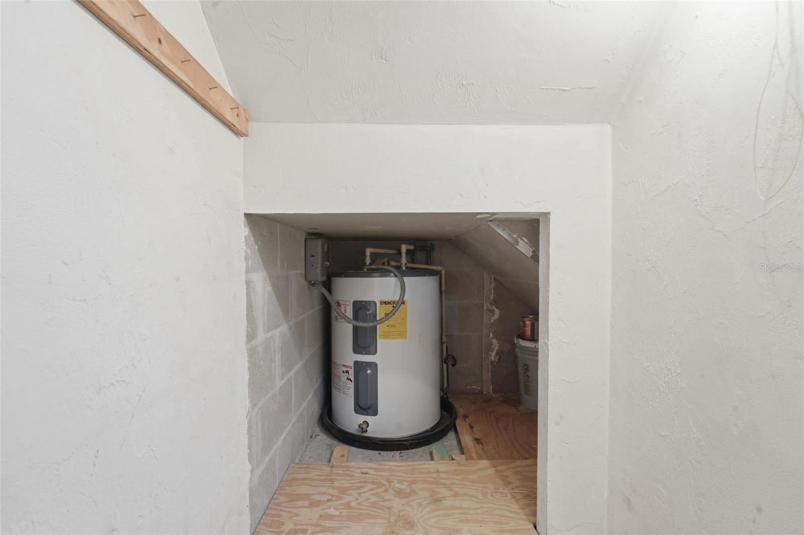 Image 28 of 29 For 910 Big Tree Road 202