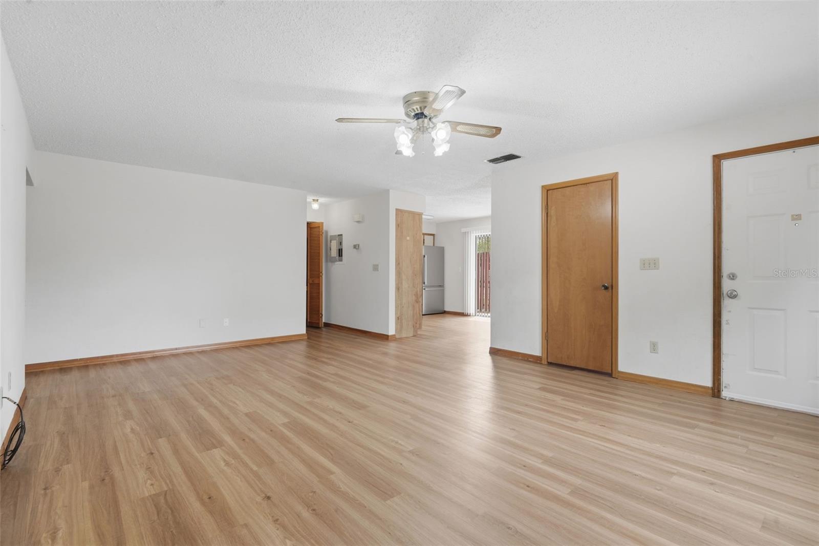 Image 9 of 29 For 910 Big Tree Road 202