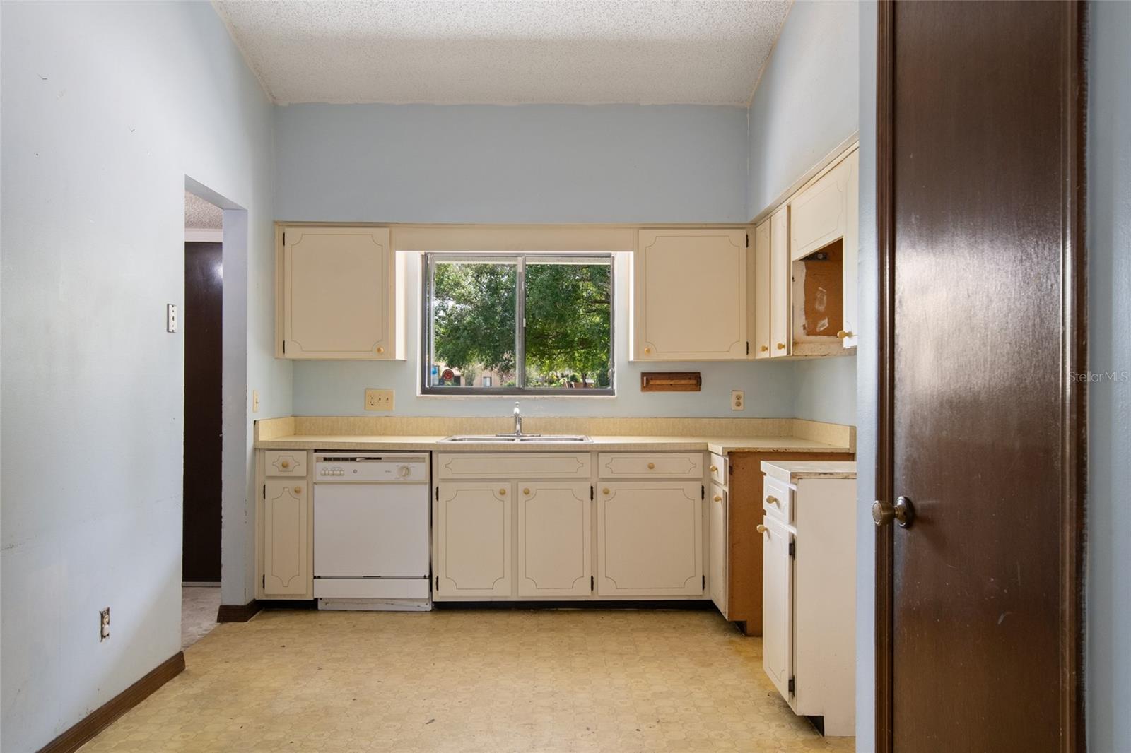 Image 10 of 38 For 10722 Whisperwood Lane