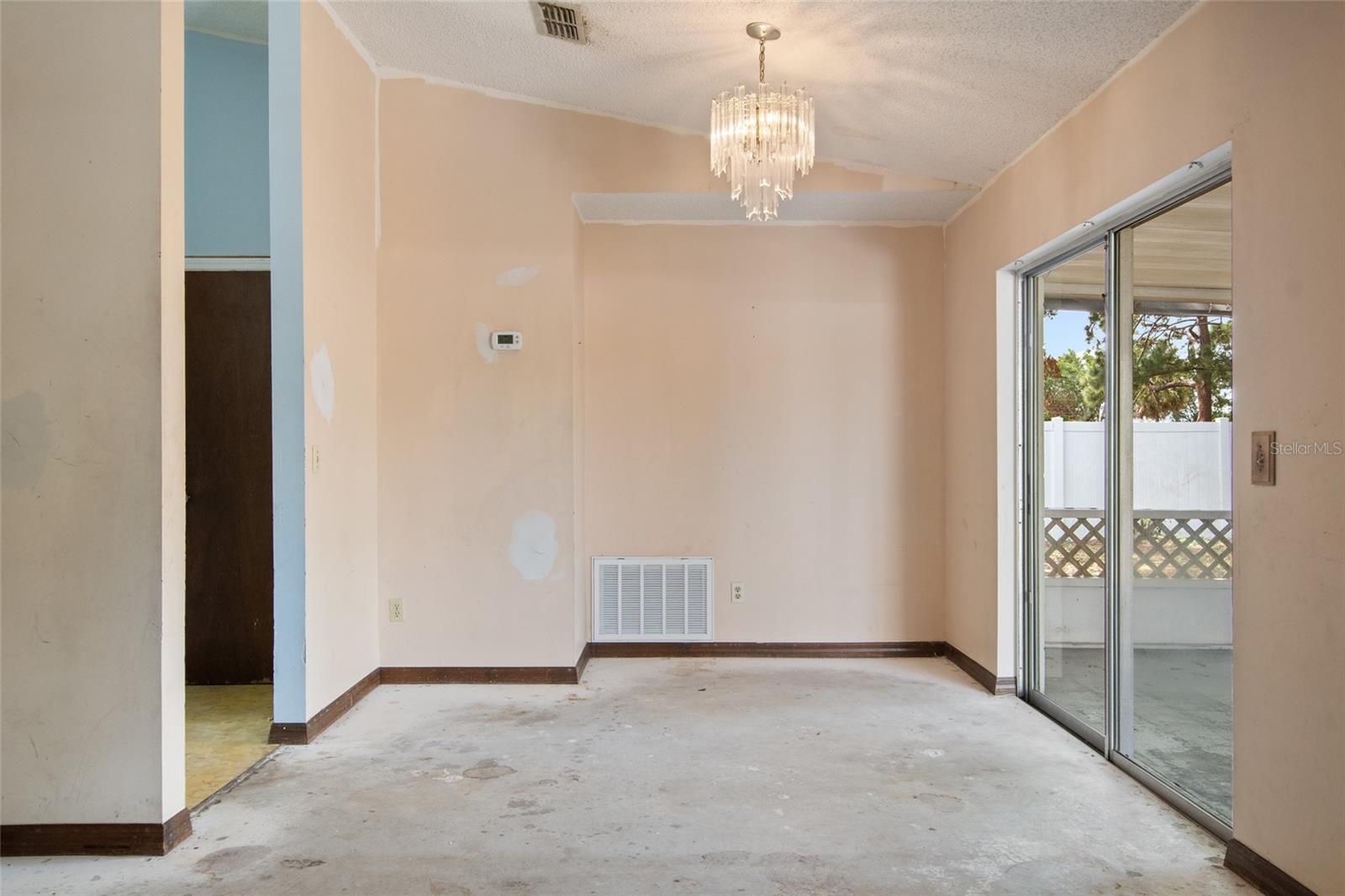 Image 16 of 38 For 10722 Whisperwood Lane