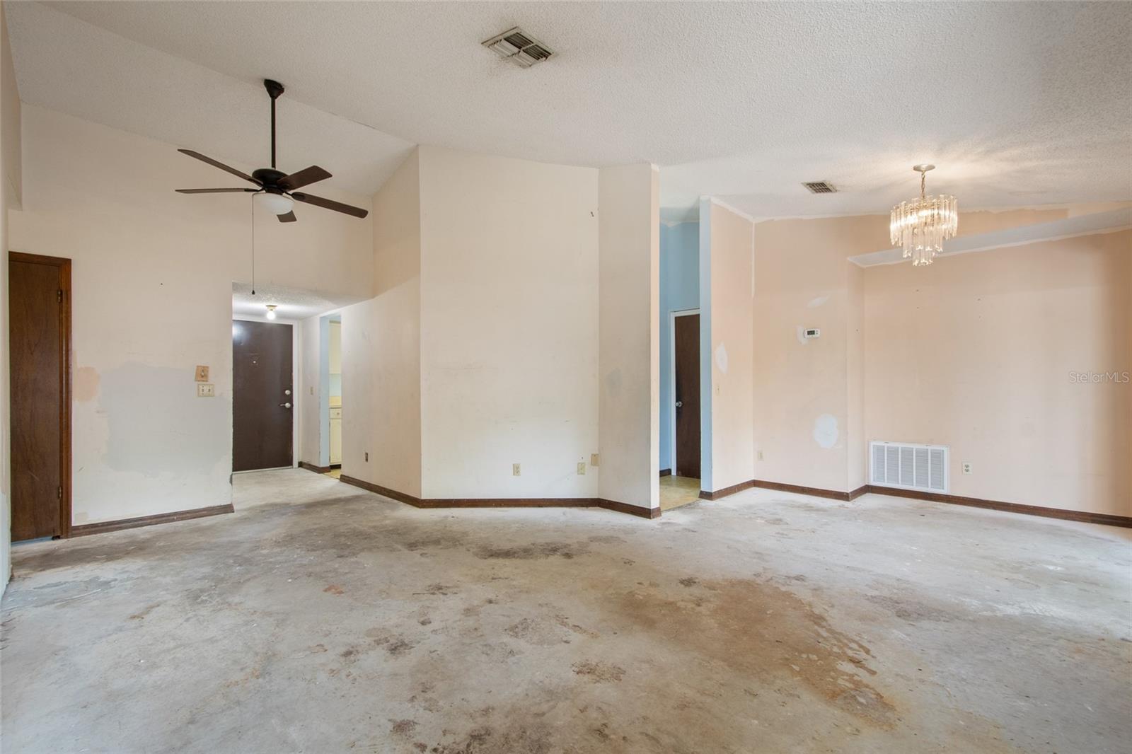 Image 17 of 38 For 10722 Whisperwood Lane