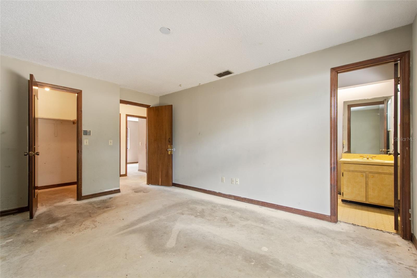 Image 30 of 38 For 10722 Whisperwood Lane