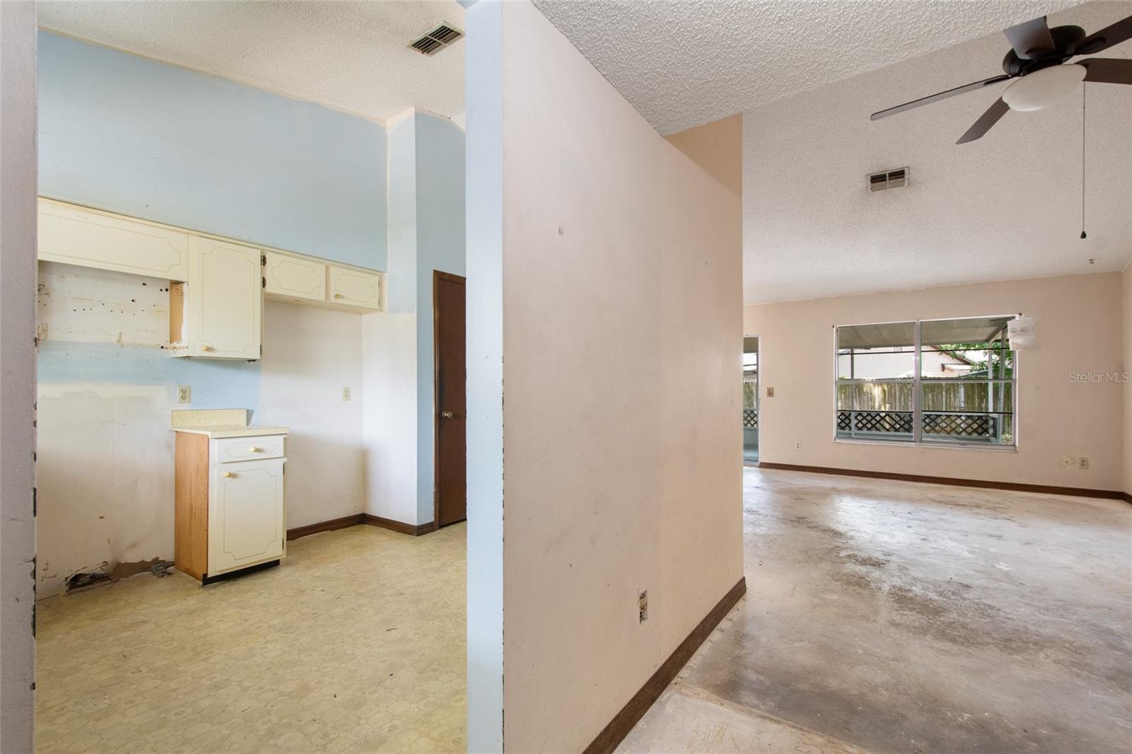 Image 6 of 38 For 10722 Whisperwood Lane