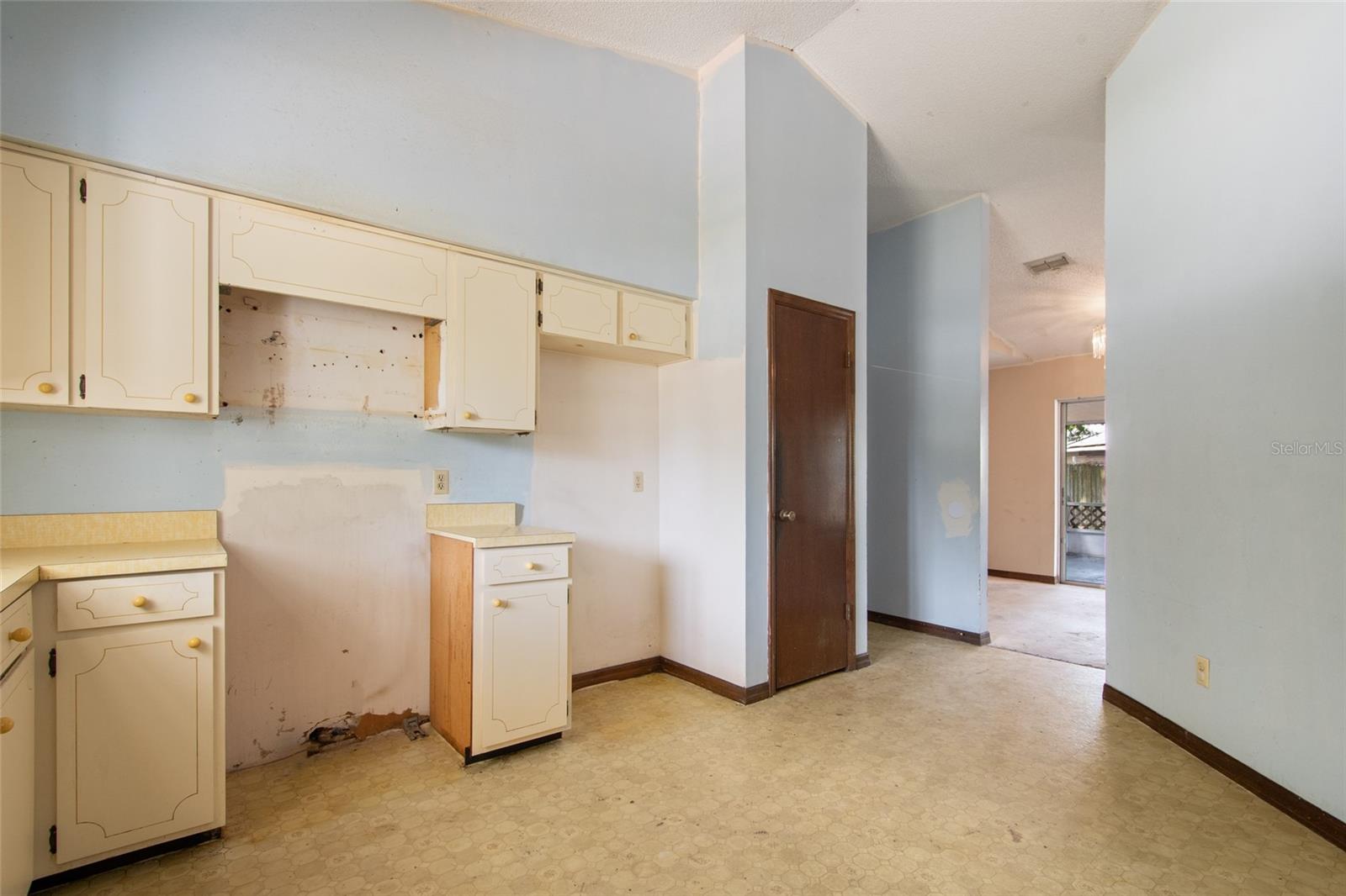 Image 8 of 38 For 10722 Whisperwood Lane