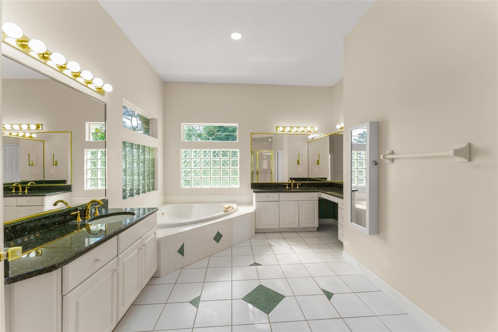 Image 35 of 52 For 2211 Langley Circle