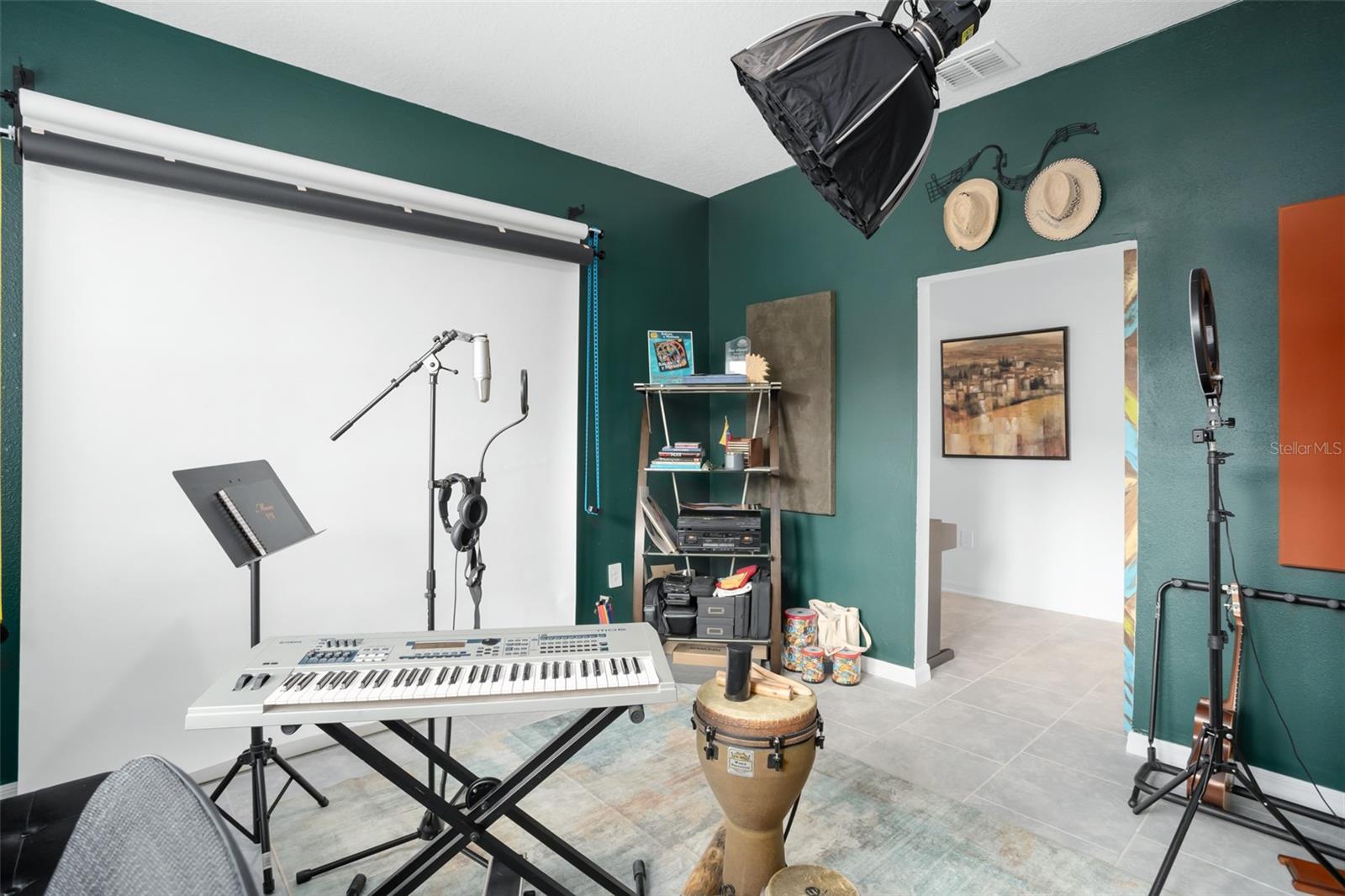 Listing photo id 13 for 6115 Claystone Way