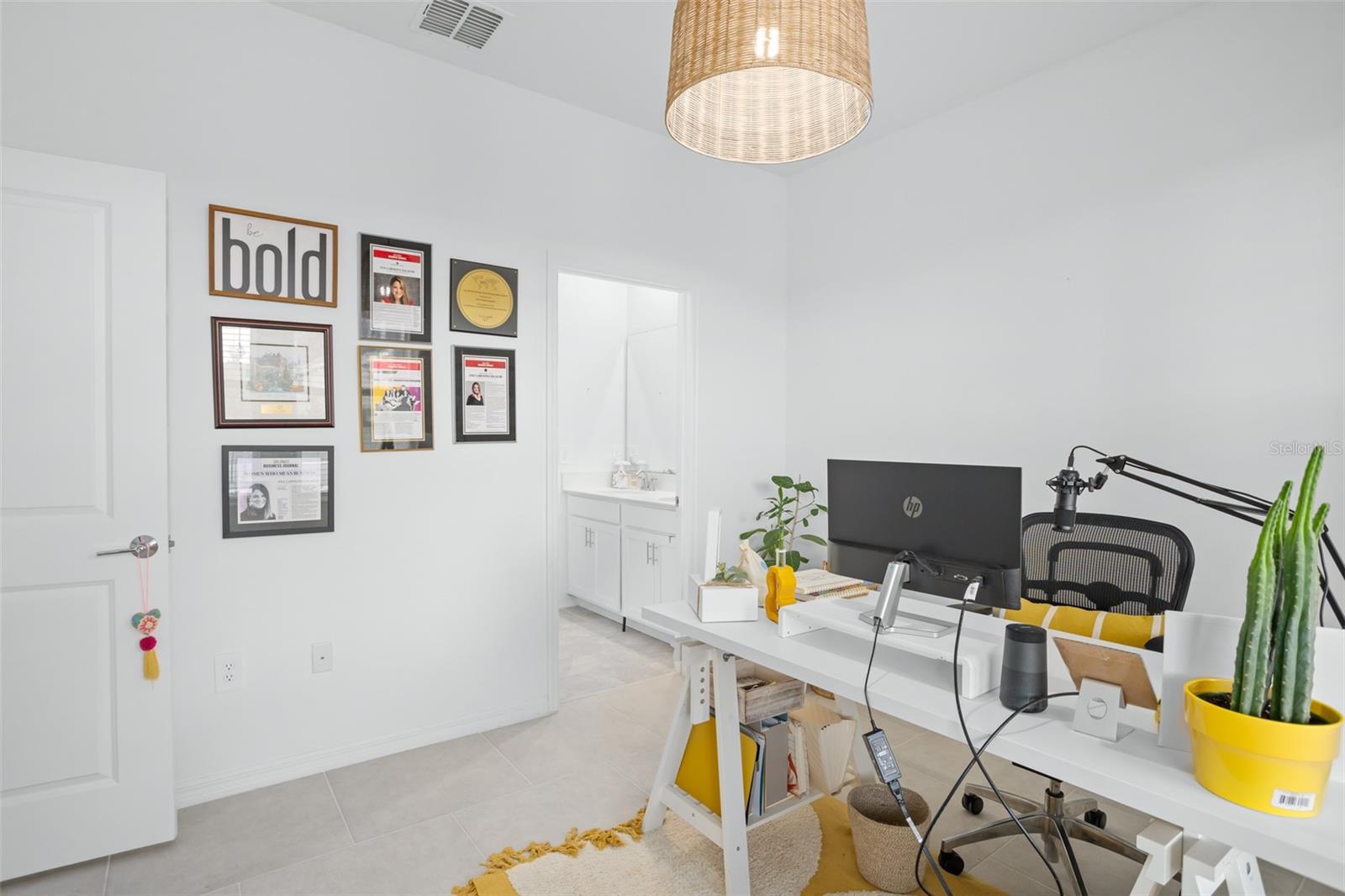 Listing photo id 5 for 6115 Claystone Way