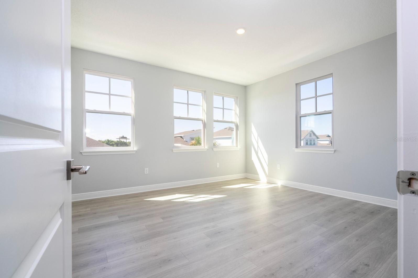 Image 15 of 76 For 13464 Leggett Alley