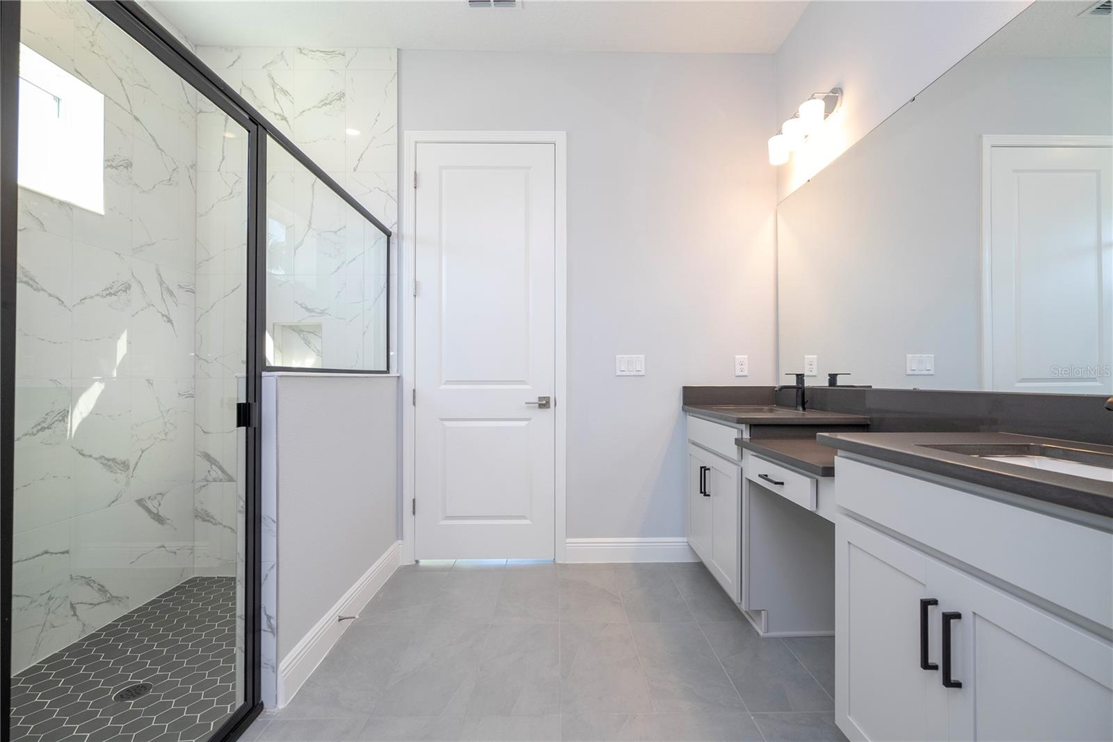 Image 19 of 76 For 13464 Leggett Alley