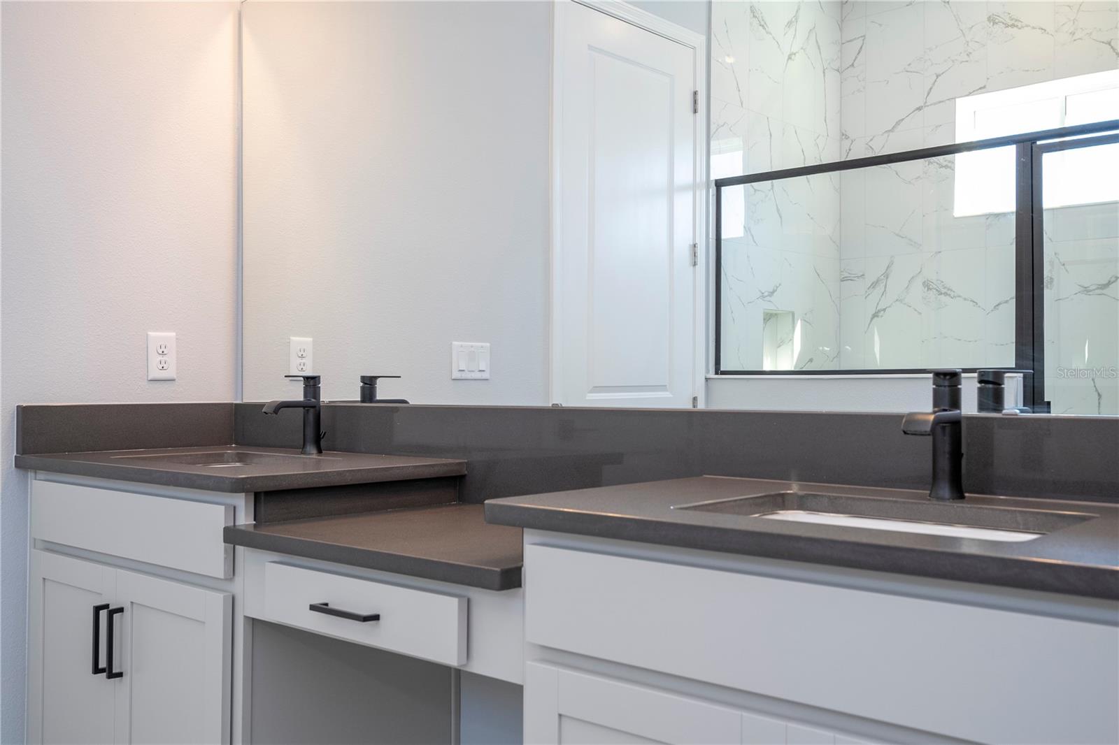 Image 20 of 76 For 13464 Leggett Alley