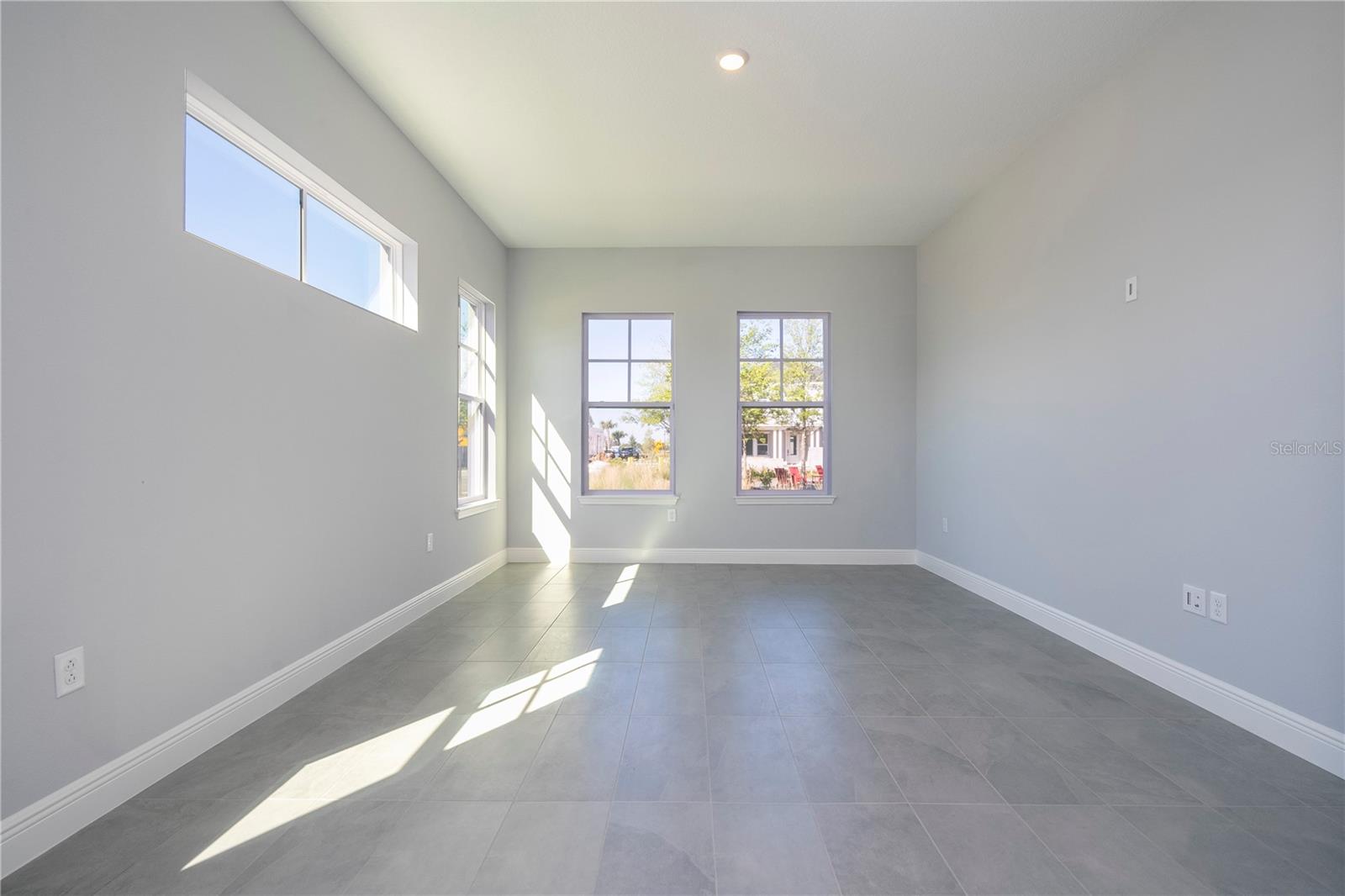 Image 24 of 76 For 13464 Leggett Alley