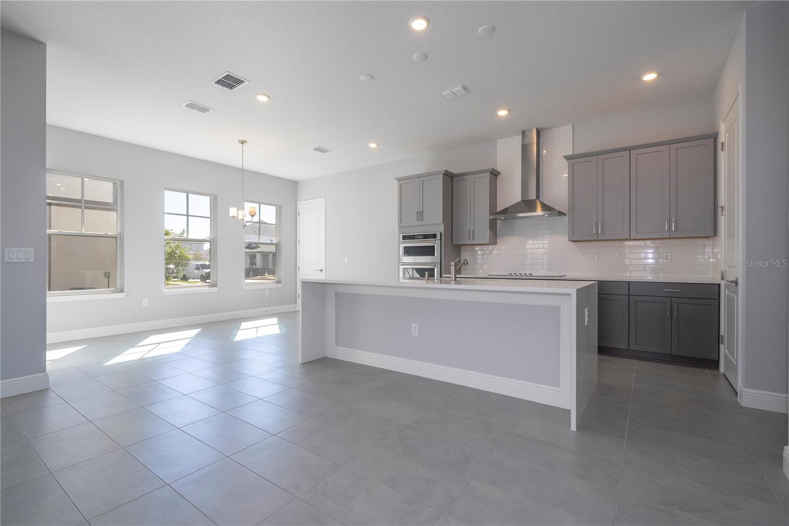 Image 25 of 76 For 13464 Leggett Alley