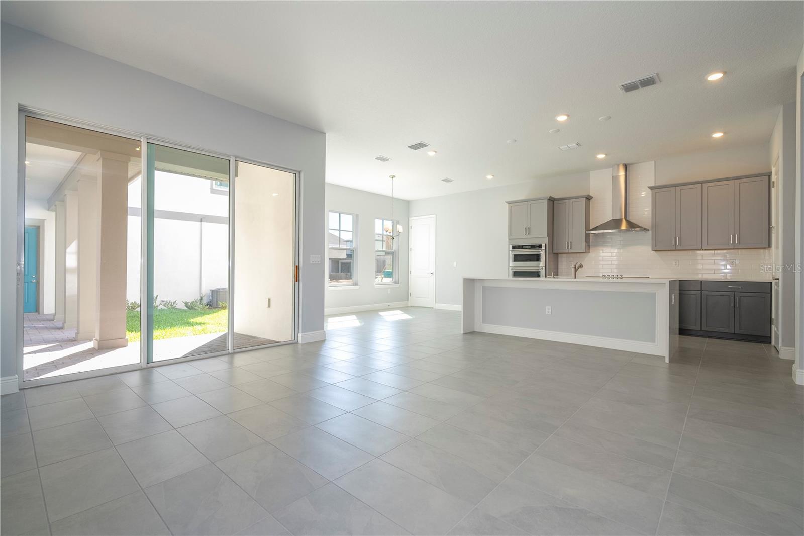 Image 33 of 76 For 13464 Leggett Alley