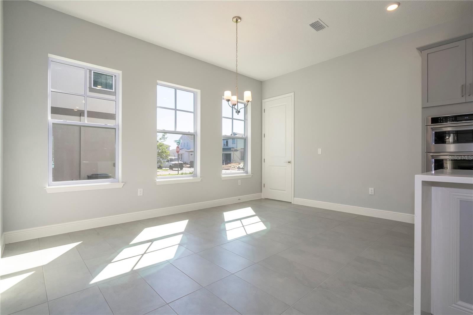 Image 35 of 76 For 13464 Leggett Alley