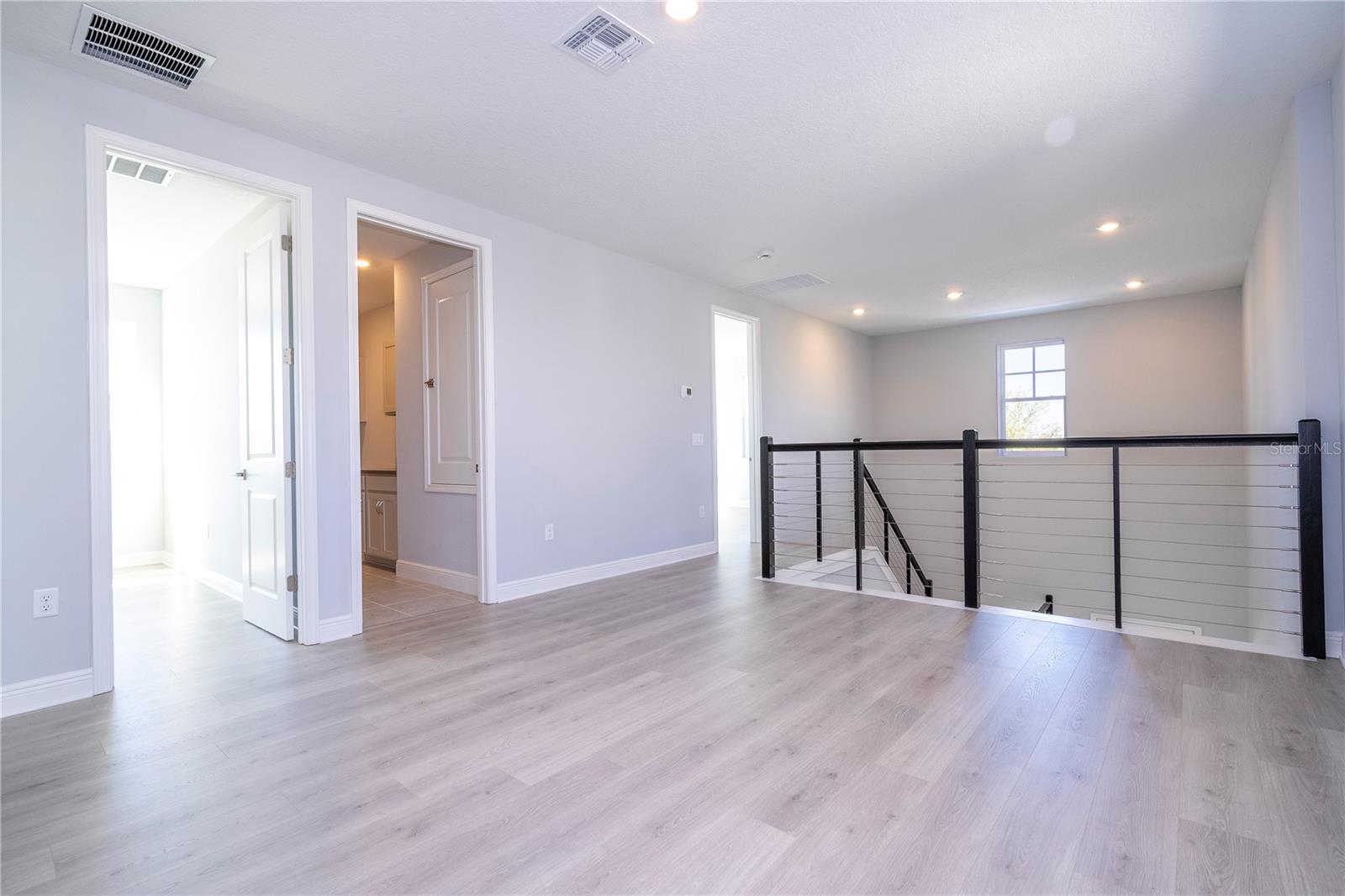 Image 43 of 76 For 13464 Leggett Alley