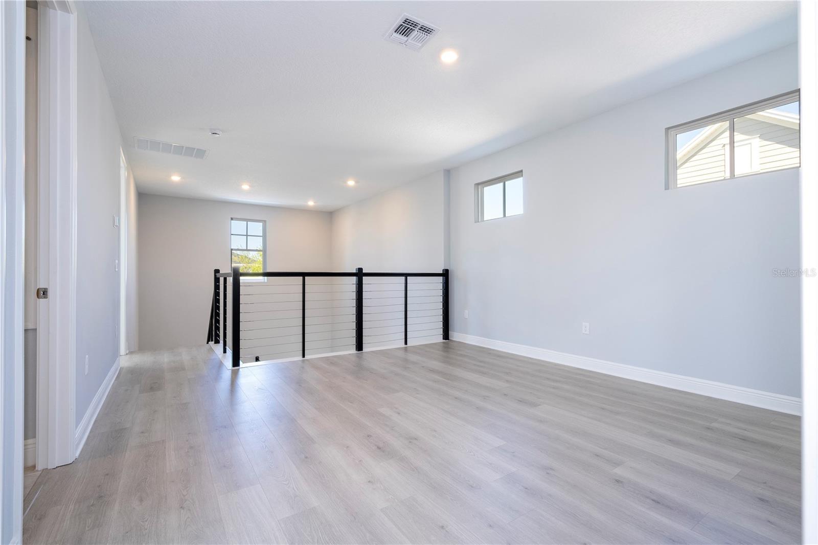 Image 44 of 76 For 13464 Leggett Alley