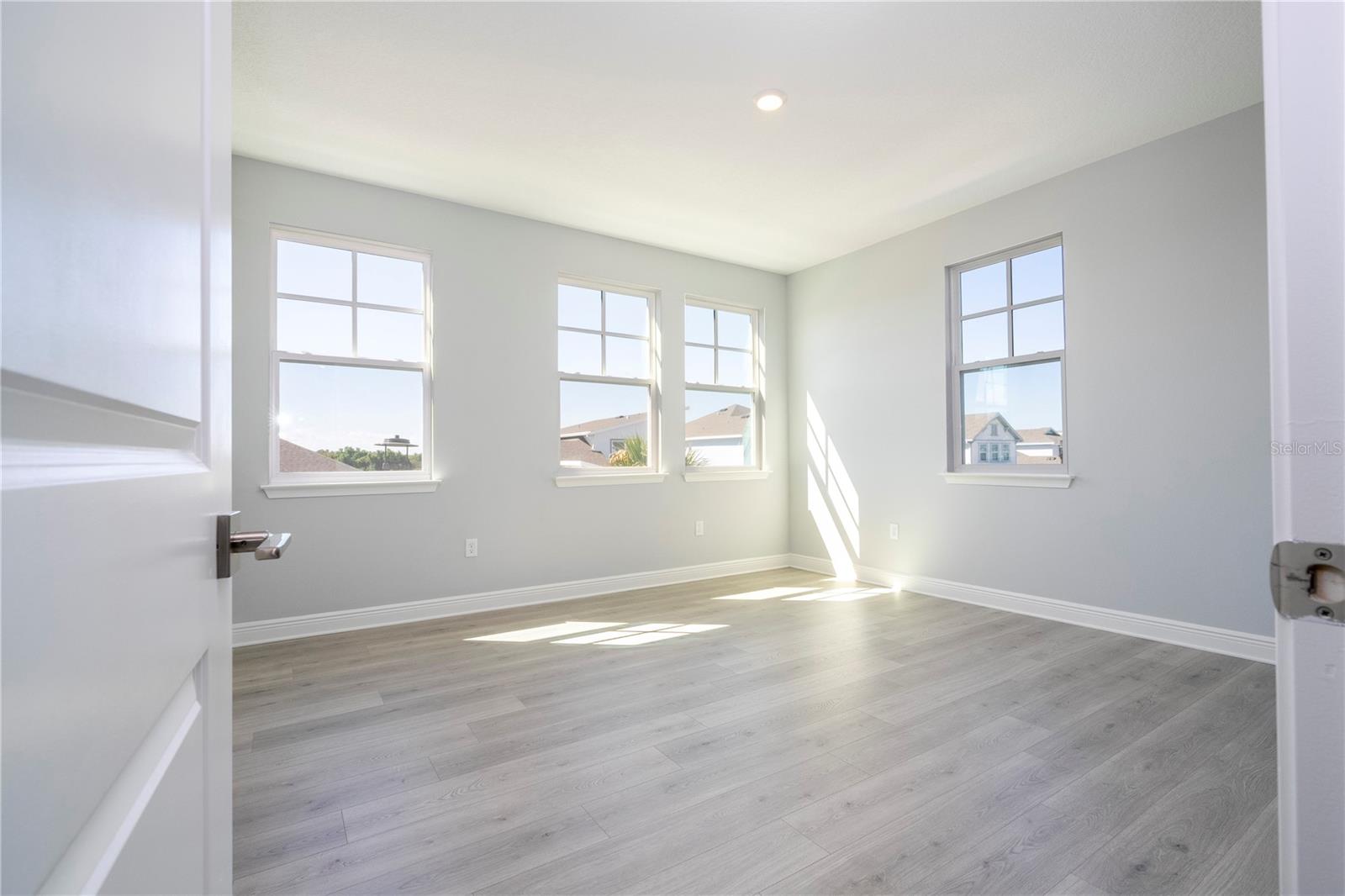 Image 46 of 76 For 13464 Leggett Alley