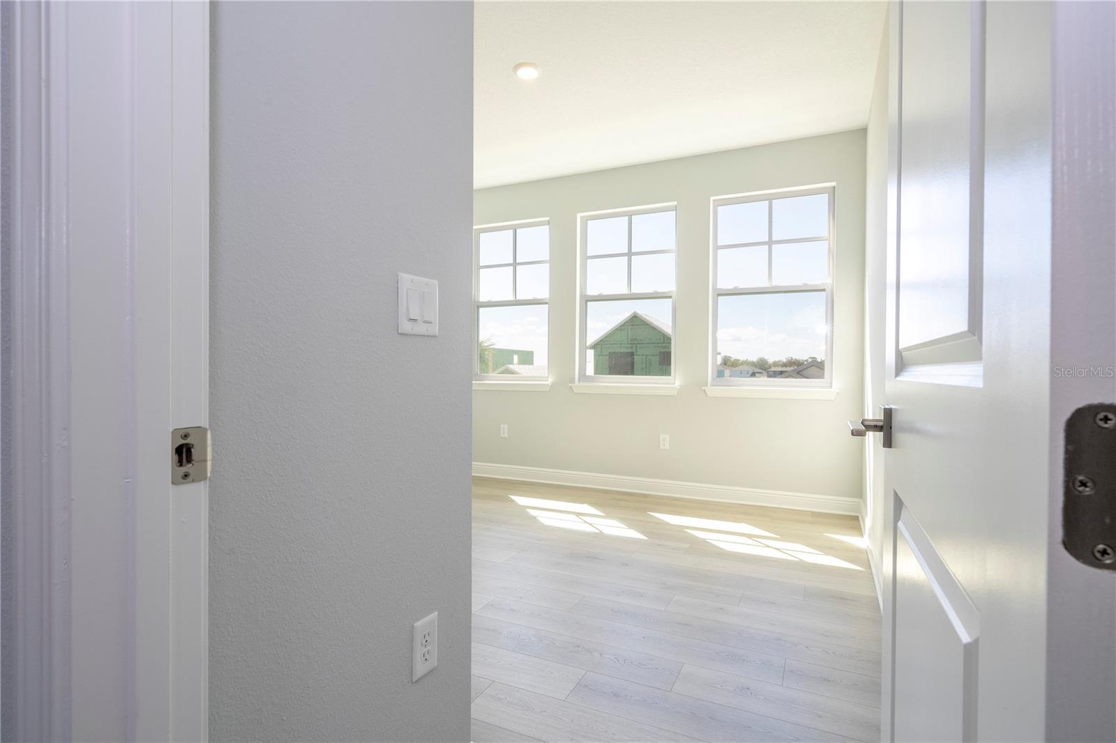 Image 52 of 76 For 13464 Leggett Alley