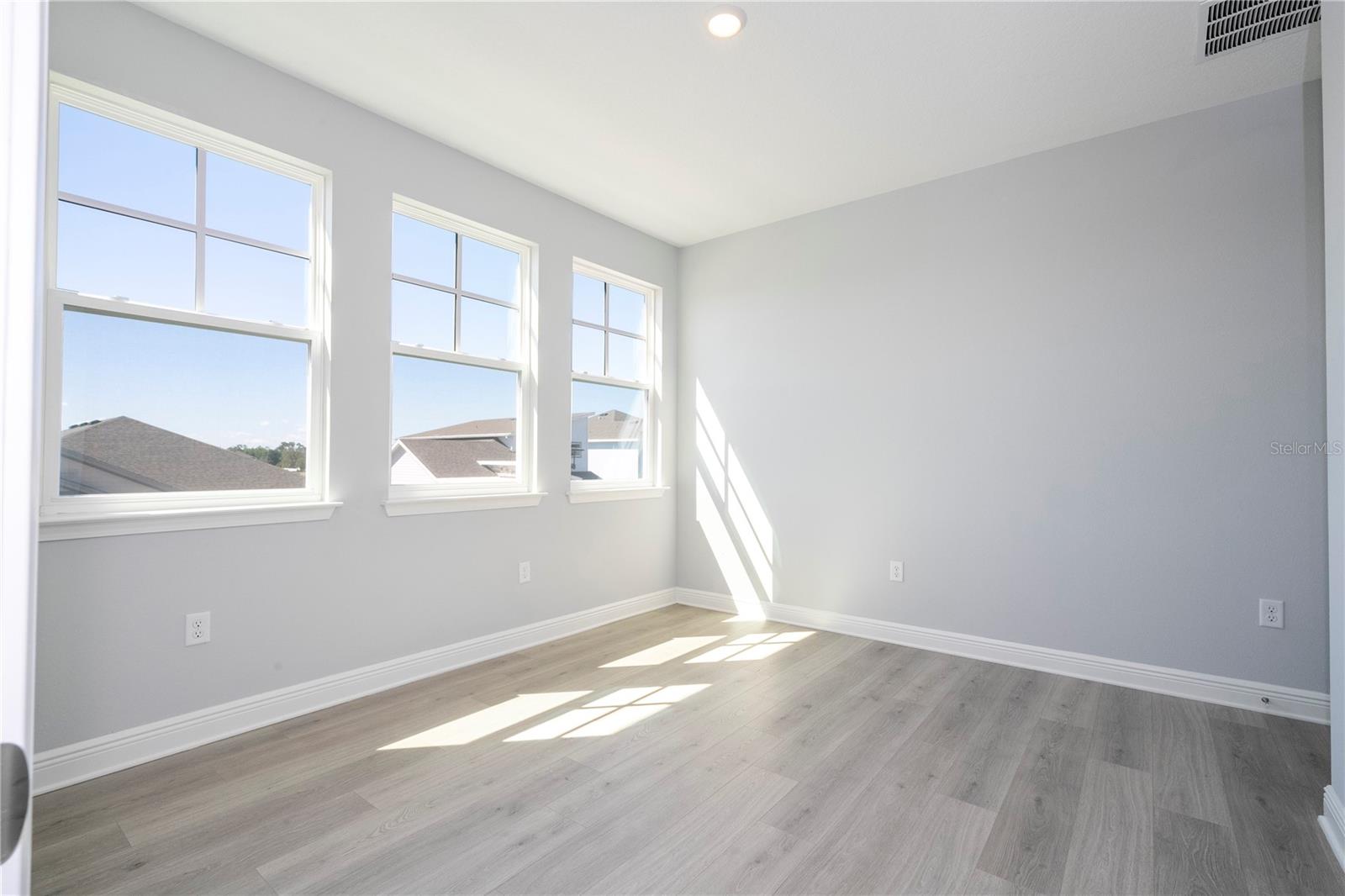 Image 55 of 76 For 13464 Leggett Alley