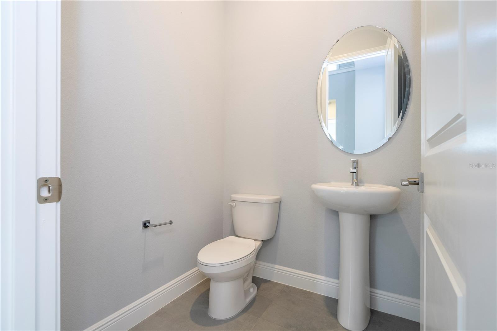 Image 7 of 76 For 13464 Leggett Alley