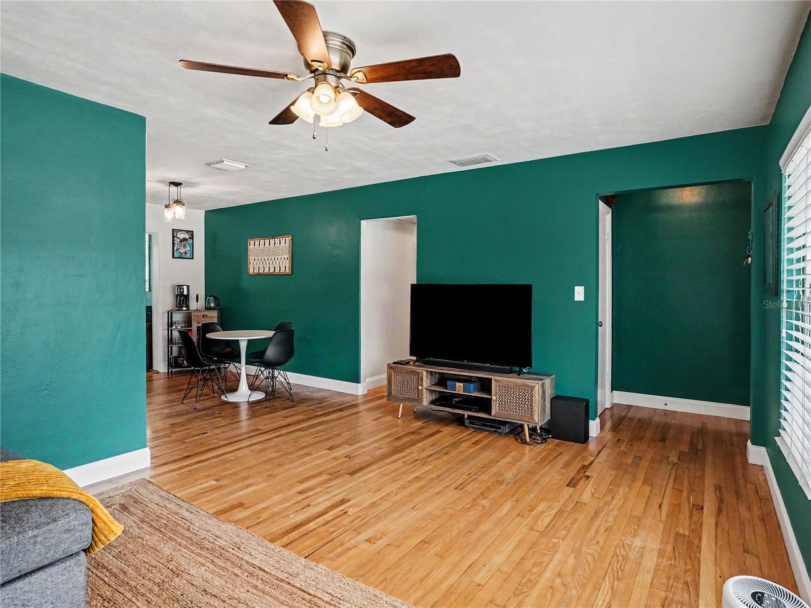 Image 11 of 27 For 3313 Kaley Avenue