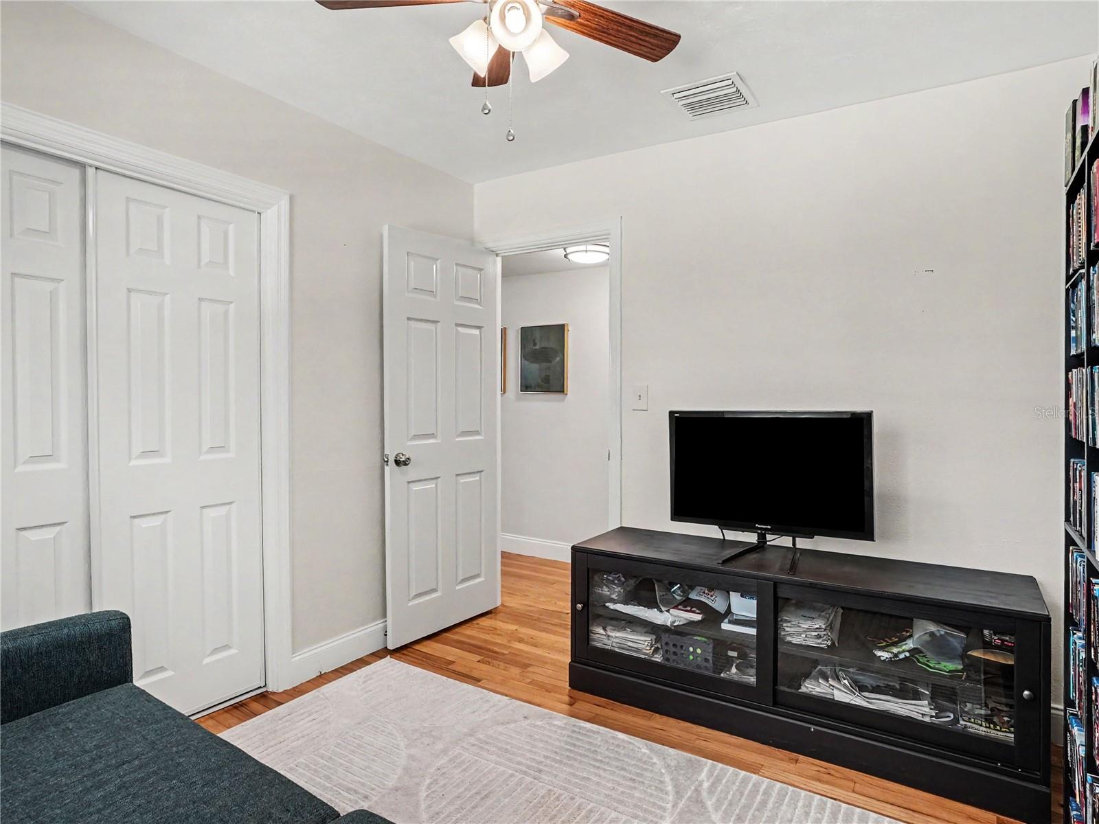 Image 19 of 27 For 3313 Kaley Avenue