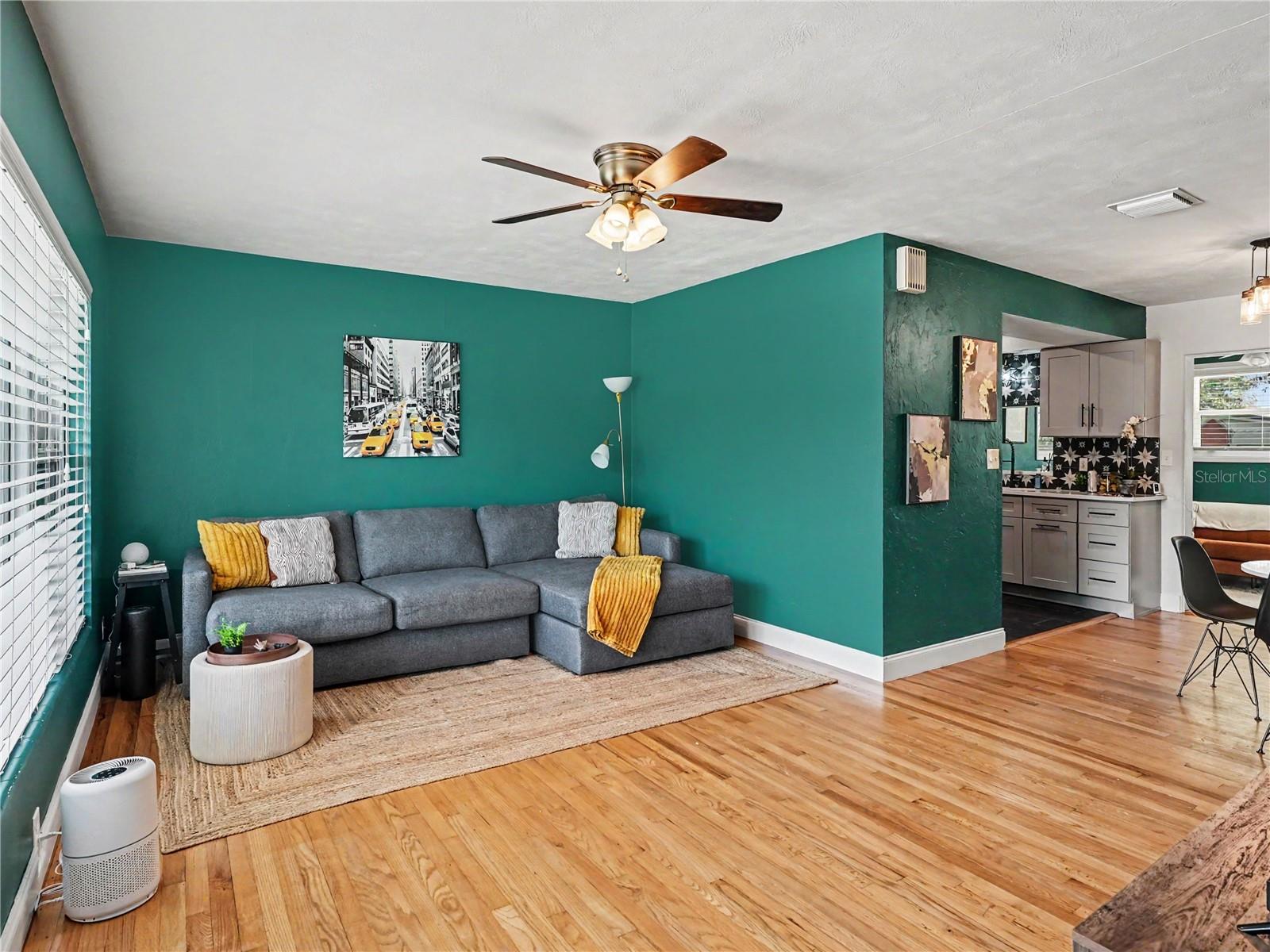 Image 6 of 27 For 3313 Kaley Avenue