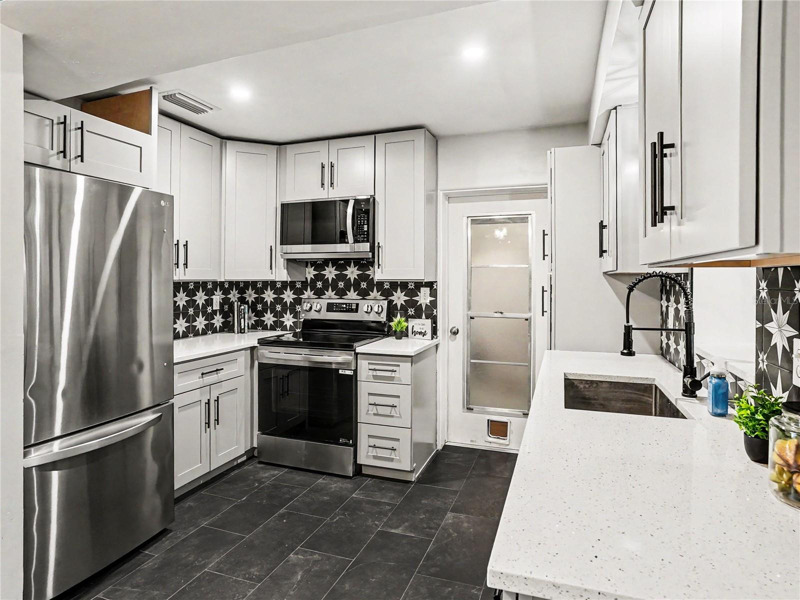 Image 9 of 27 For 3313 Kaley Avenue