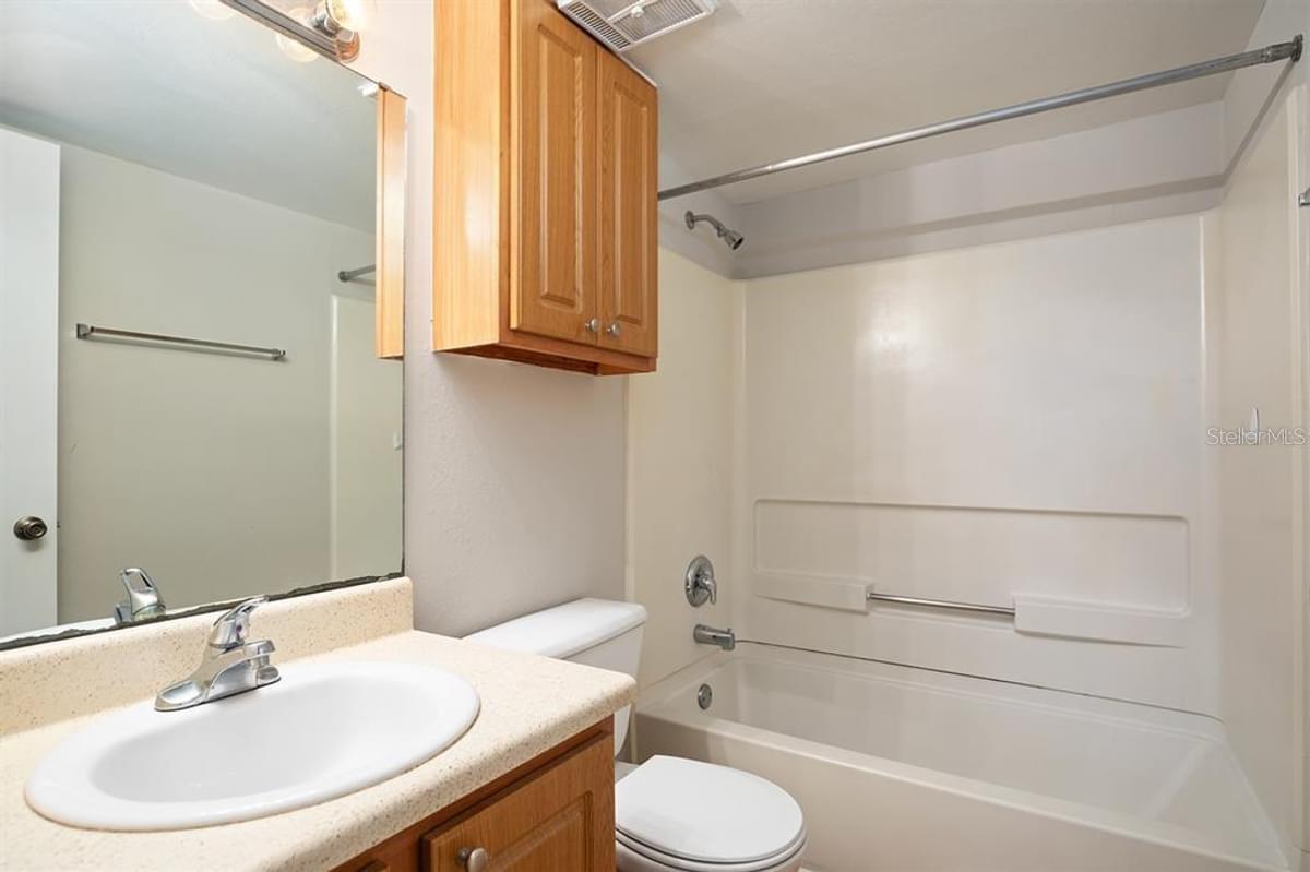 Image 14 of 28 For 637 Buoy Lane 201