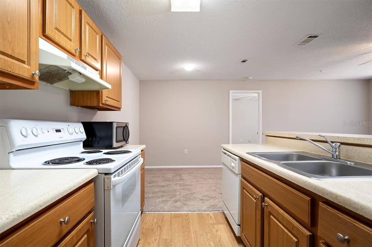 Image 8 of 28 For 637 Buoy Lane 201